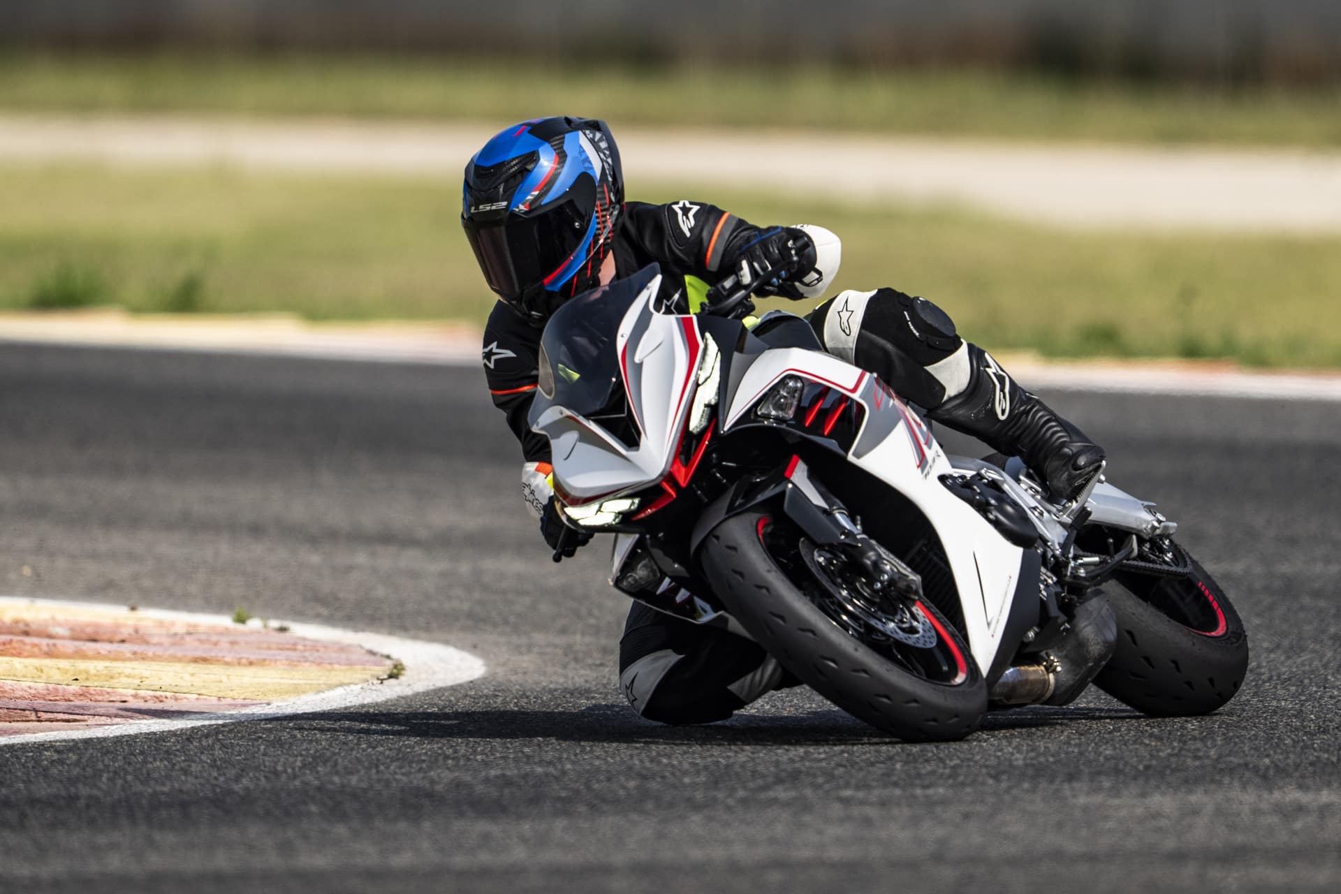 Prueba Zontes 703 RR 2025