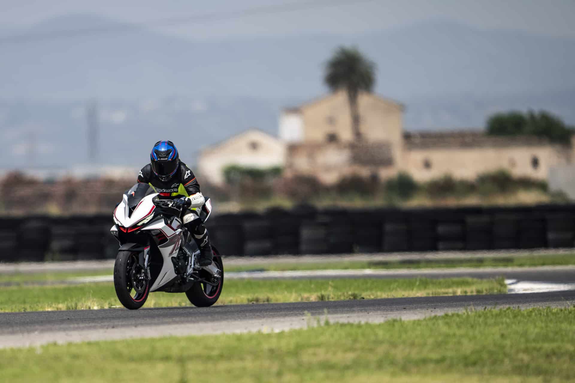 Prueba Zontes 703 RR 2025