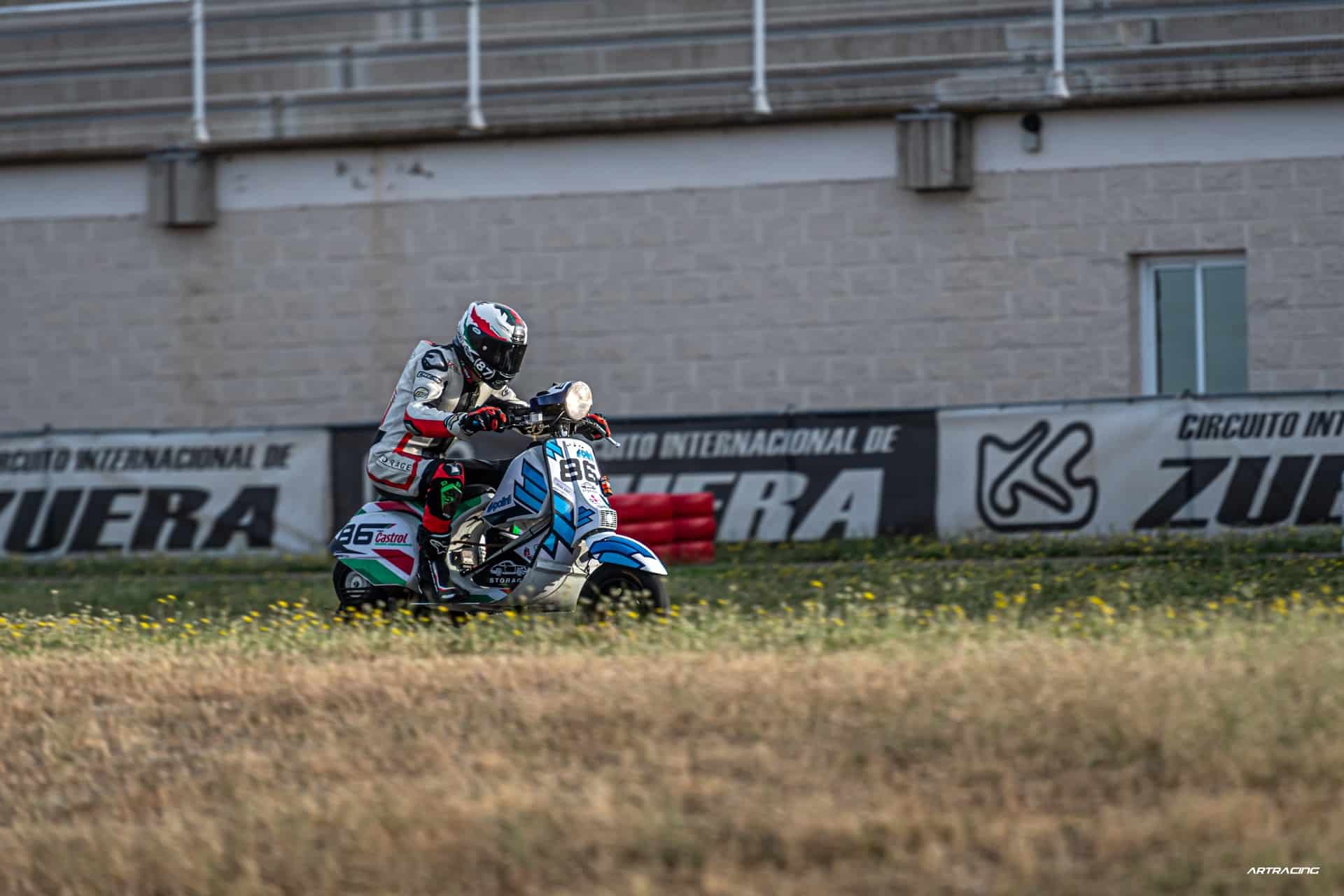 El Team Castrol by Polini se hace con la victoria en la “Vespa the Resistance 24h” 2025