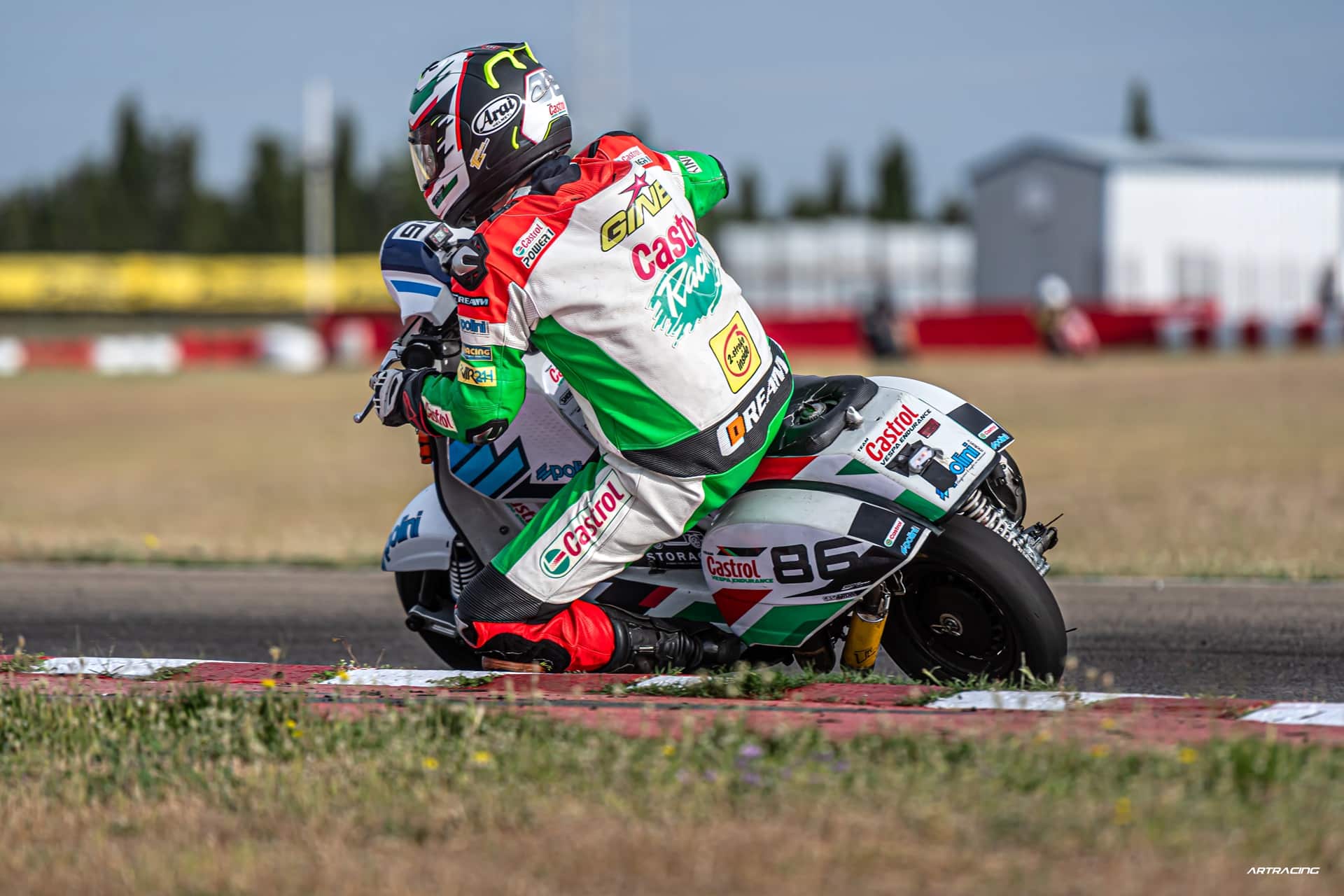 El Team Castrol by Polini se hace con la victoria en la “Vespa the Resistance 24h” 2025