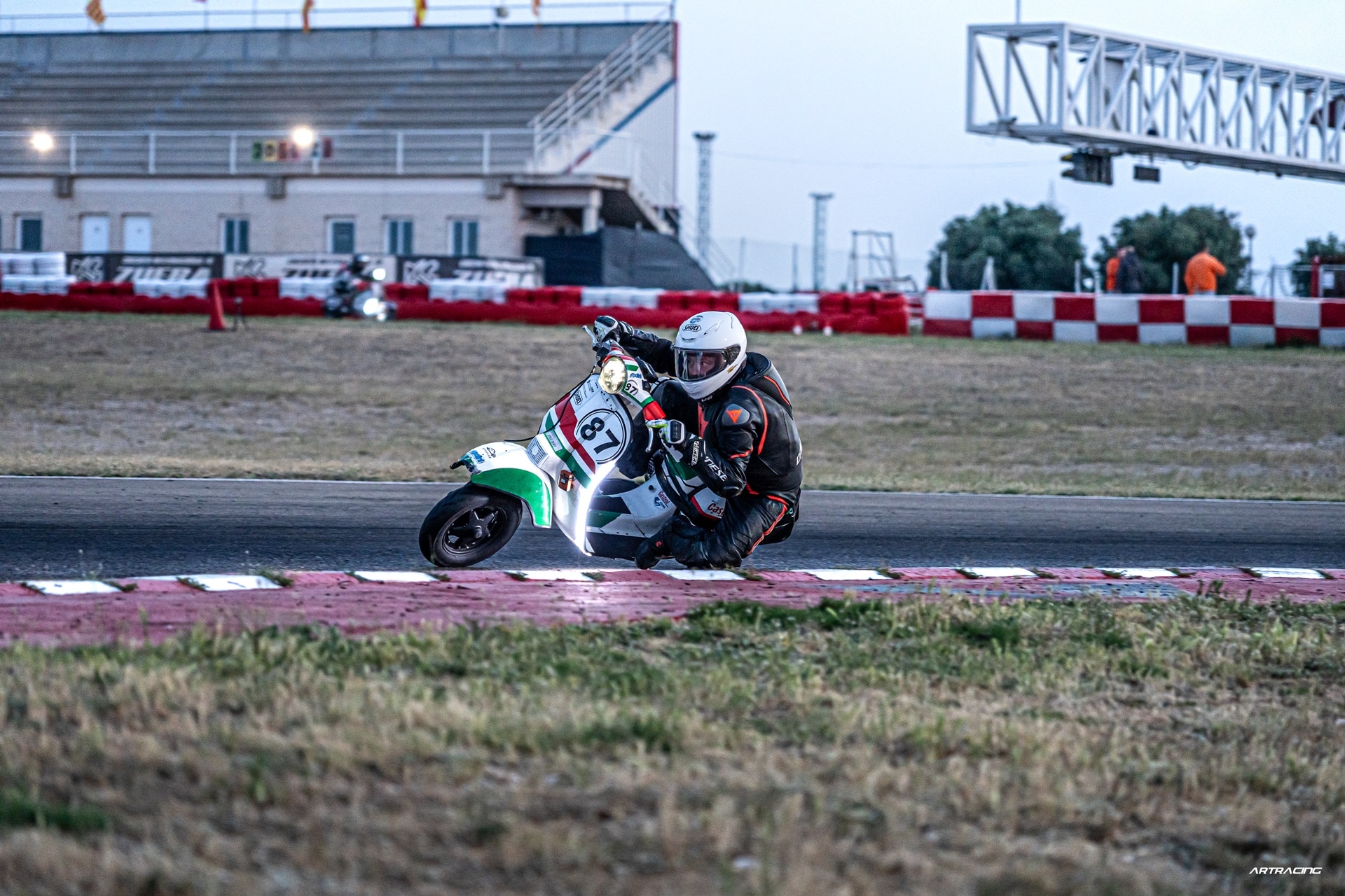 El Team Castrol by Polini se hace con la victoria en la “Vespa the Resistance 24h” 2025