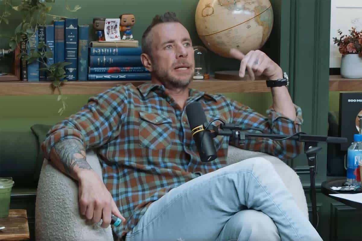 Shepard y Pitt comparten su pasión por las motos