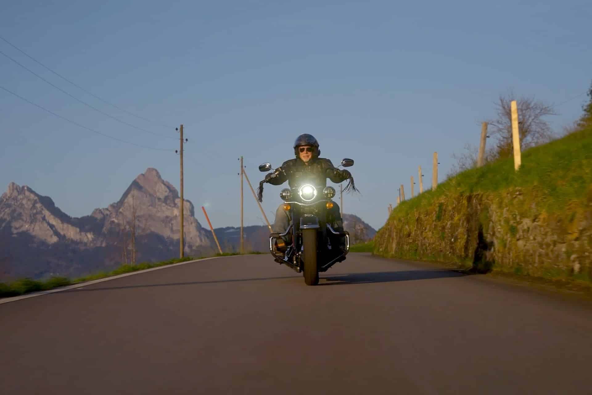 La gasolina solar ya es una realidad y el primer viaje de prueba en una Harley-Davidson da fe de su eficiencia