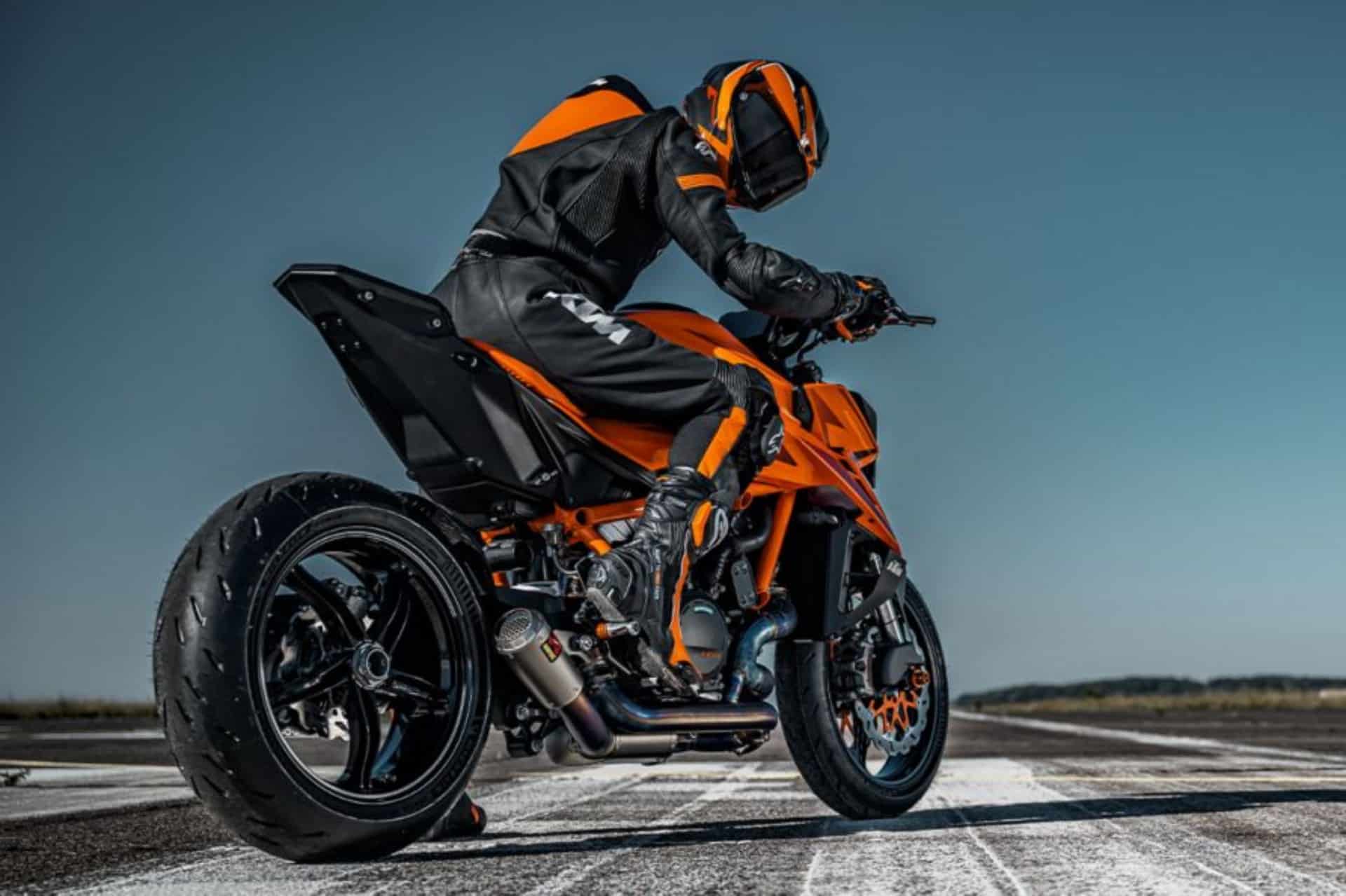 ktm y bajaj auto