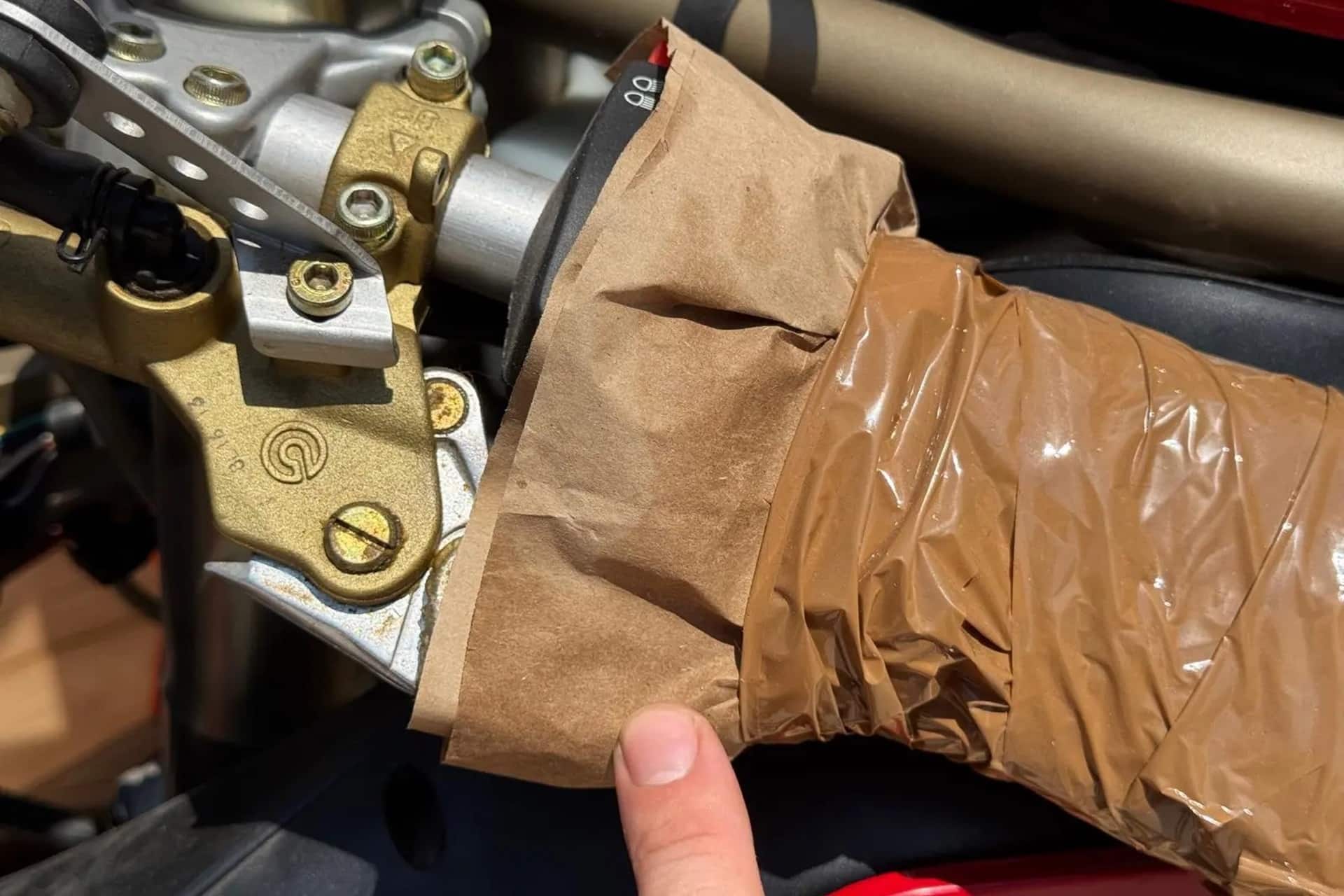 Esta Ducati 996 SPS lleva 26 años metida en su caja esperando a que alguien se decida a pilotarla