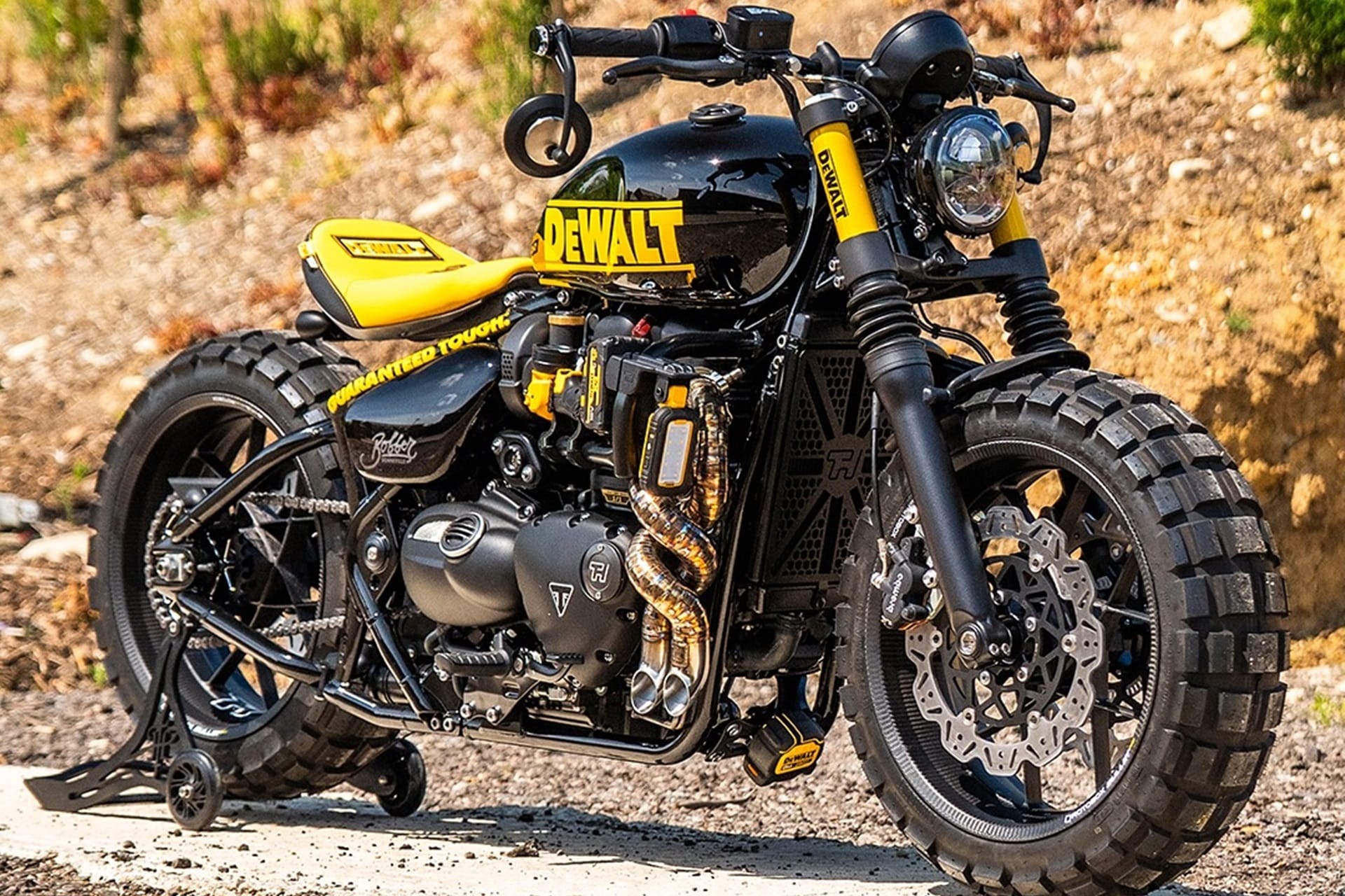 Thornton Hundred Motorcycles presenta su última preparación “bobber Offroad” en colaboración con DeWalt