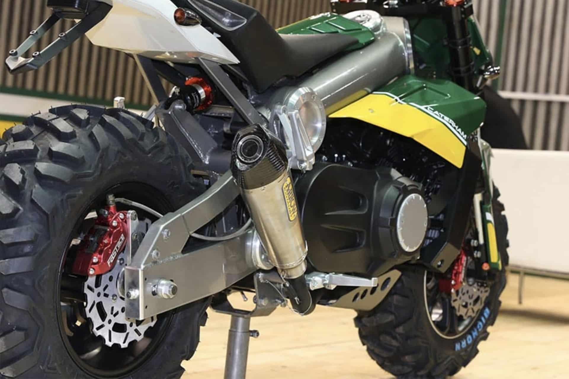Caterham Brutus 750: De montura Offroad a moto de nieve en solo 4 horas
