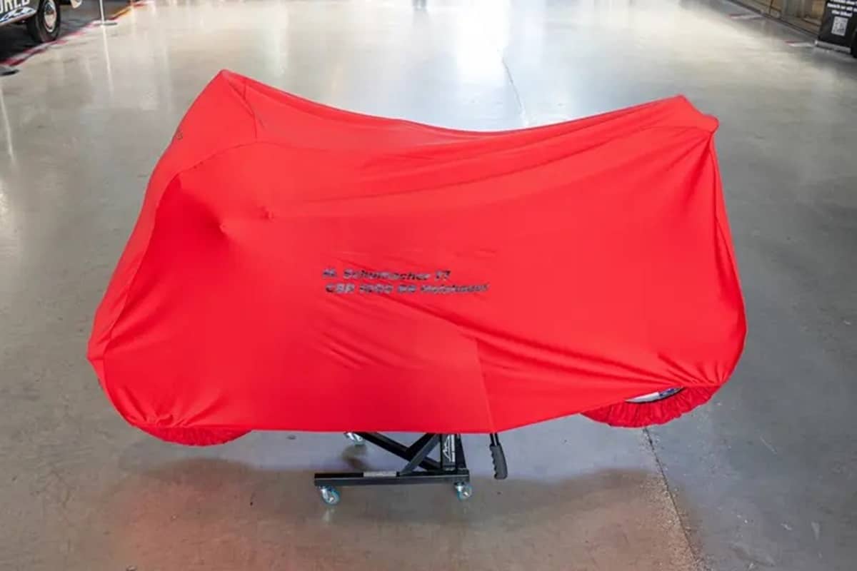 Un pedazo de la historia personal de Michael Schumacher puede ser tuyo: A la venta su Honda CBR1000RR SC59 de 2010