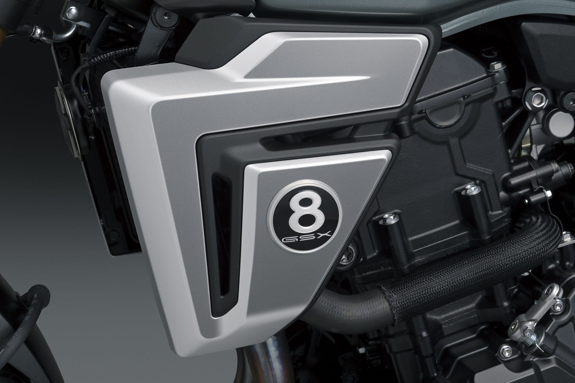 Nuevas Suzuki GSX-8TT y GSX-8T: “Atemporalidad tecnológica” con sabor Old School