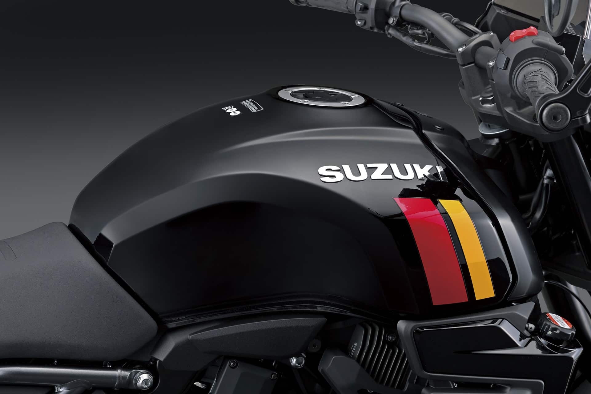 Nuevas Suzuki GSX-8TT y GSX-8T: “Atemporalidad tecnológica” con sabor Old School