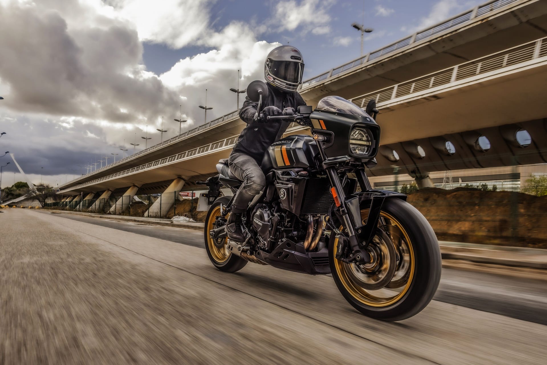Nuevas Suzuki GSX-8TT y GSX-8T: “Atemporalidad tecnológica” con sabor Old School