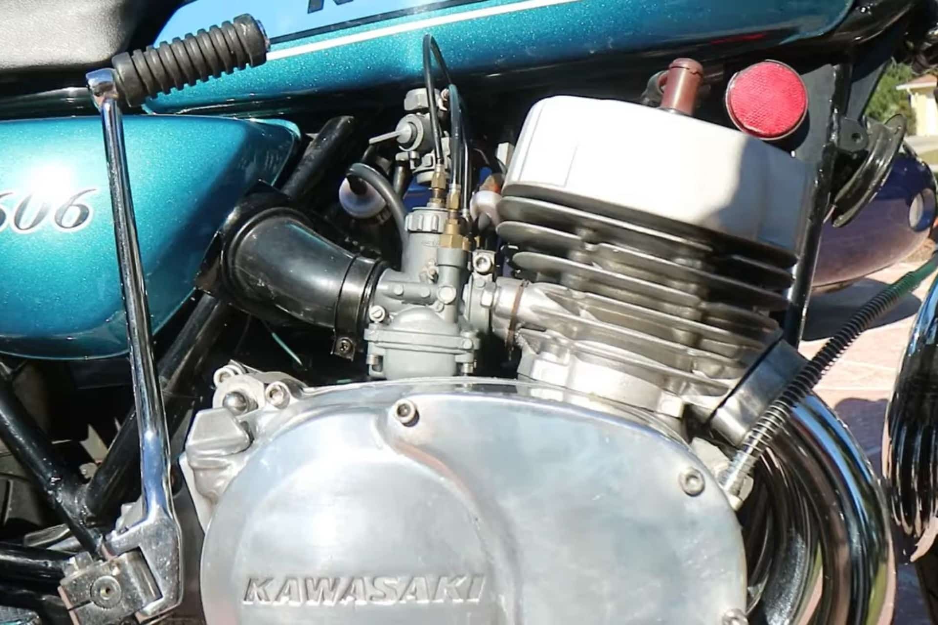 Kawasaki KH606 siete cilindros de Simon Whitelock