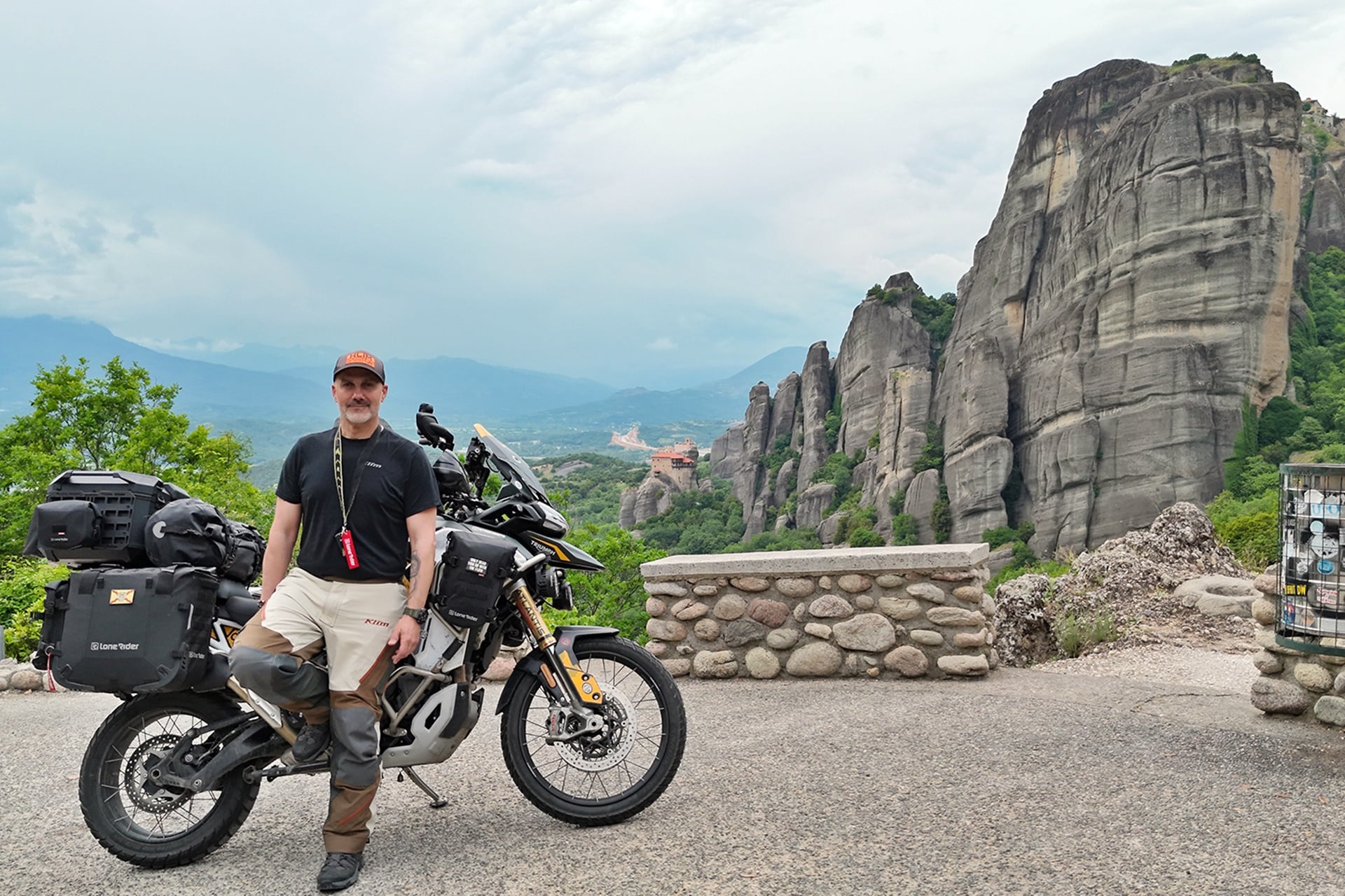 ToroEnMoto: Julio Álamo alcanza el último toro de Osborne en Japón a lomos de una Triumph Tiger 1200
