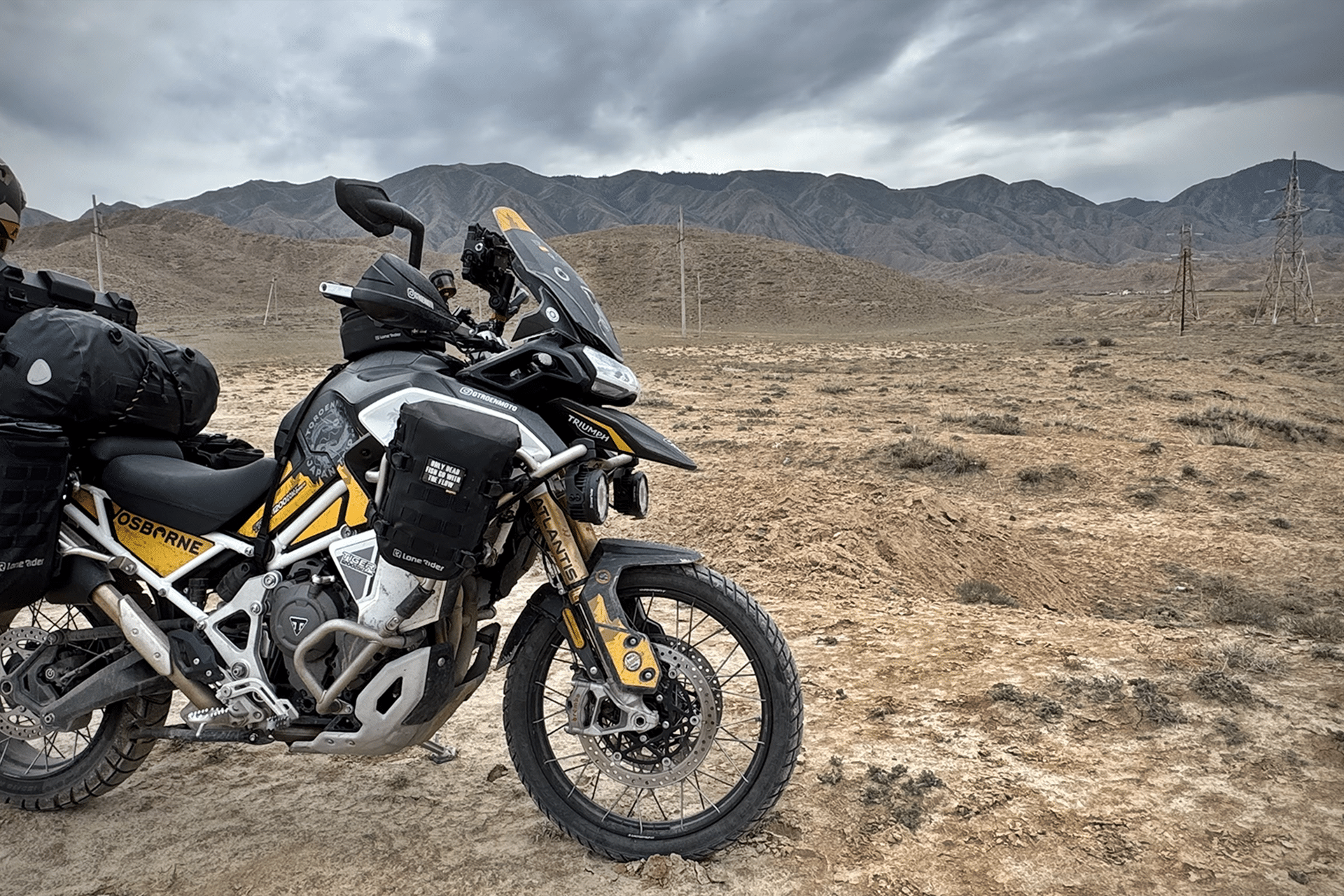 ToroEnMoto: Julio Álamo alcanza el último toro de Osborne en Japón a lomos de una Triumph Tiger 1200