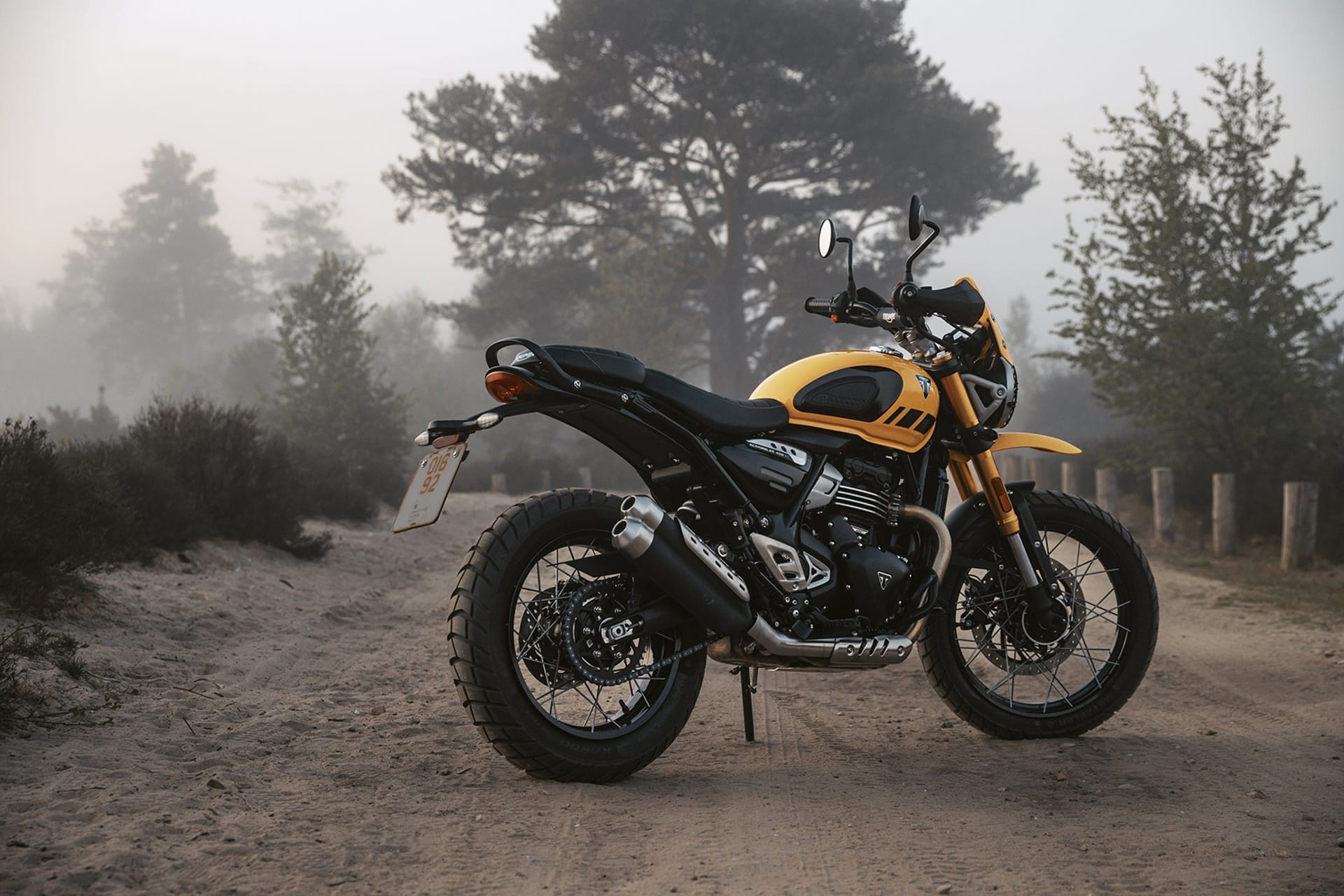 Triumph confirma la llegada de su nueva Scrambler 400 XC a los concesionarios europeos