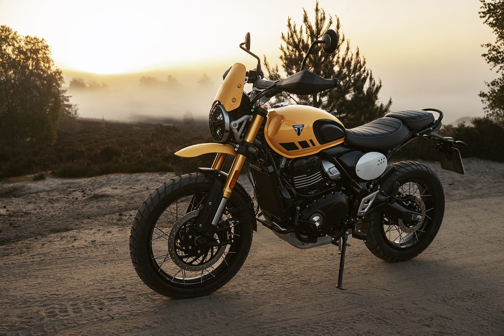 Triumph confirma la llegada de su nueva Scrambler 400 XC a los concesionarios europeos