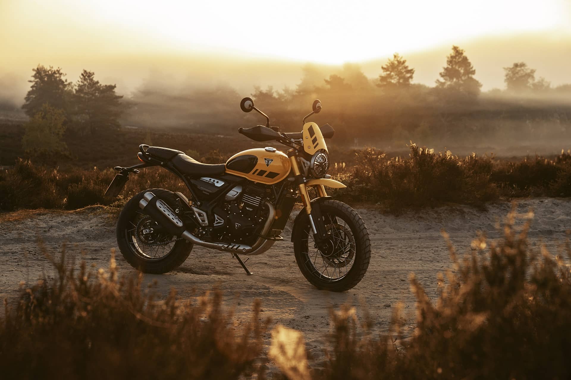 Triumph confirma la llegada de su nueva Scrambler 400 XC a los concesionarios europeos