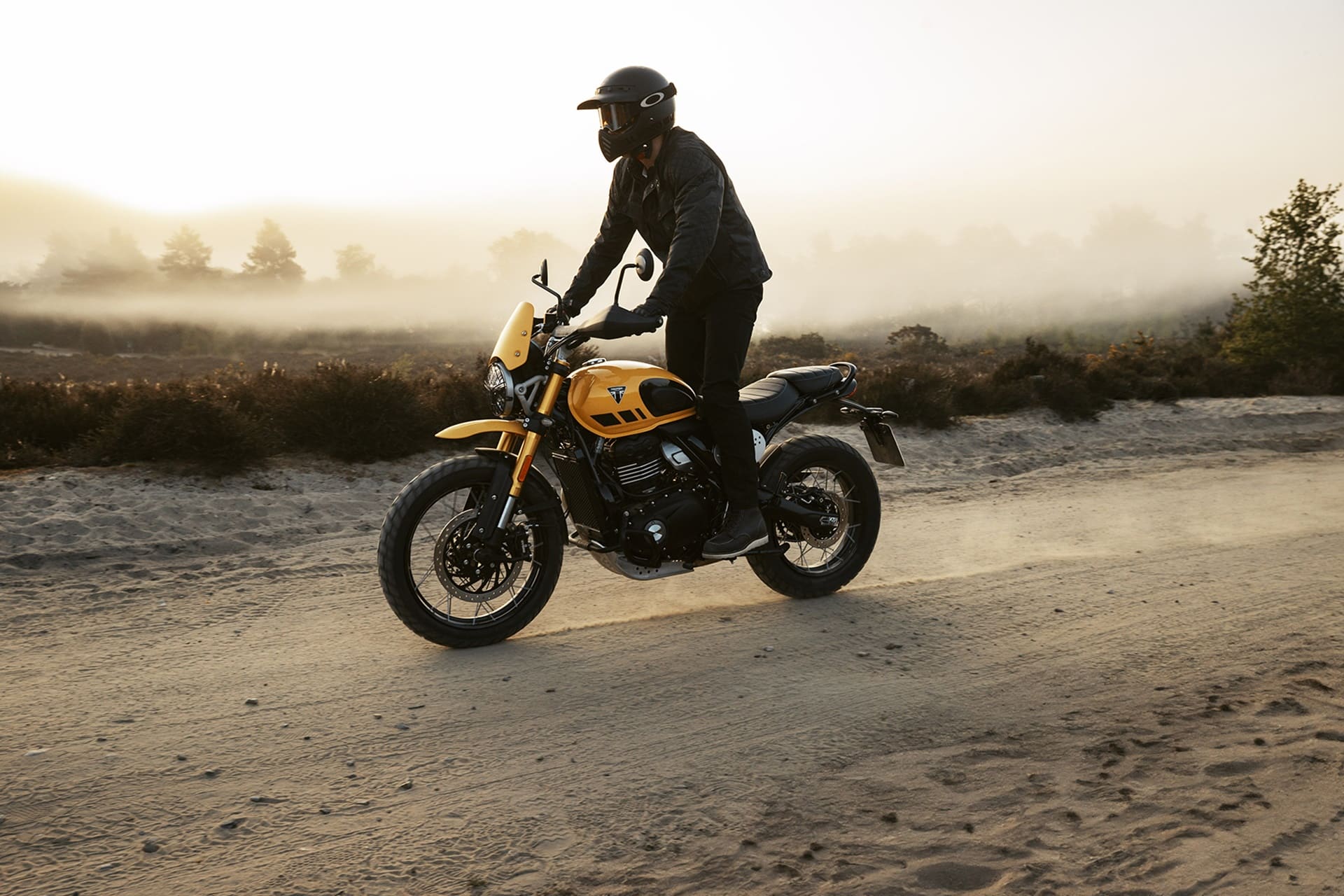 Triumph confirma la llegada de su nueva Scrambler 400 XC a los concesionarios europeos