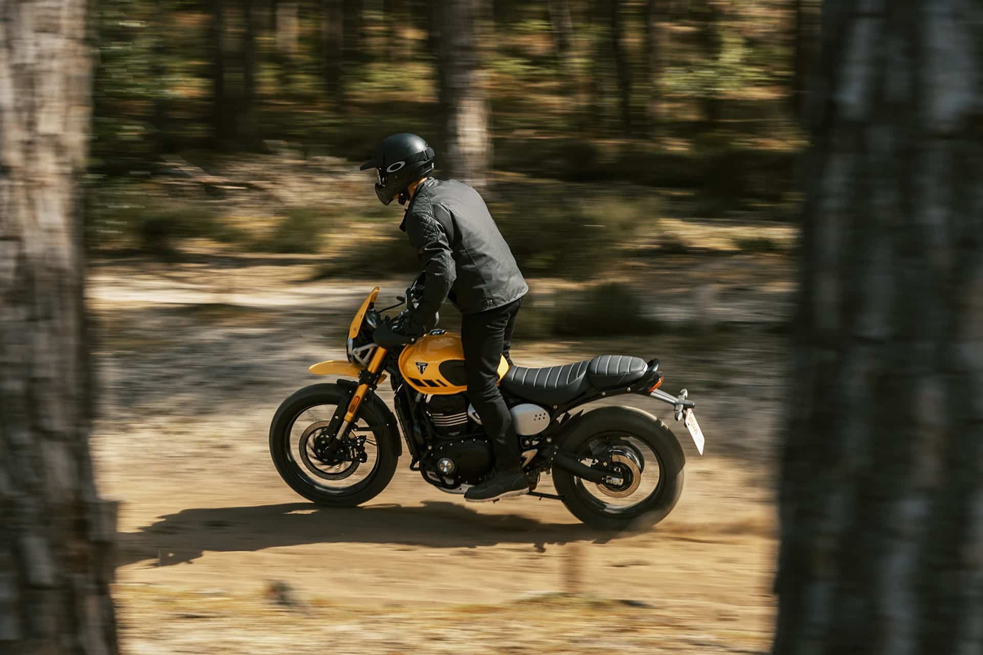 Triumph confirma la llegada de su nueva Scrambler 400 XC a los concesionarios europeos