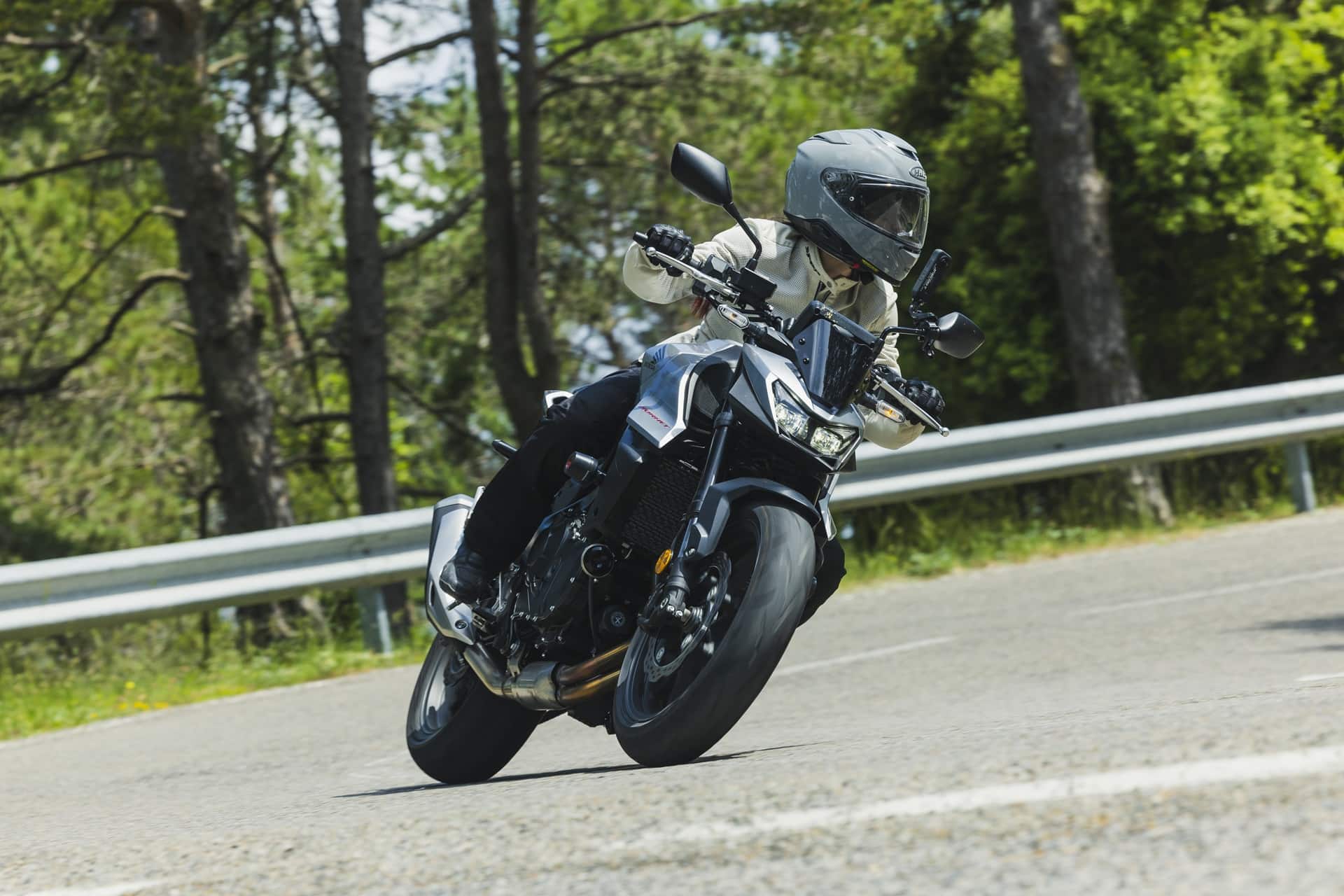 Prueba Honda CB750 Hornet 2025