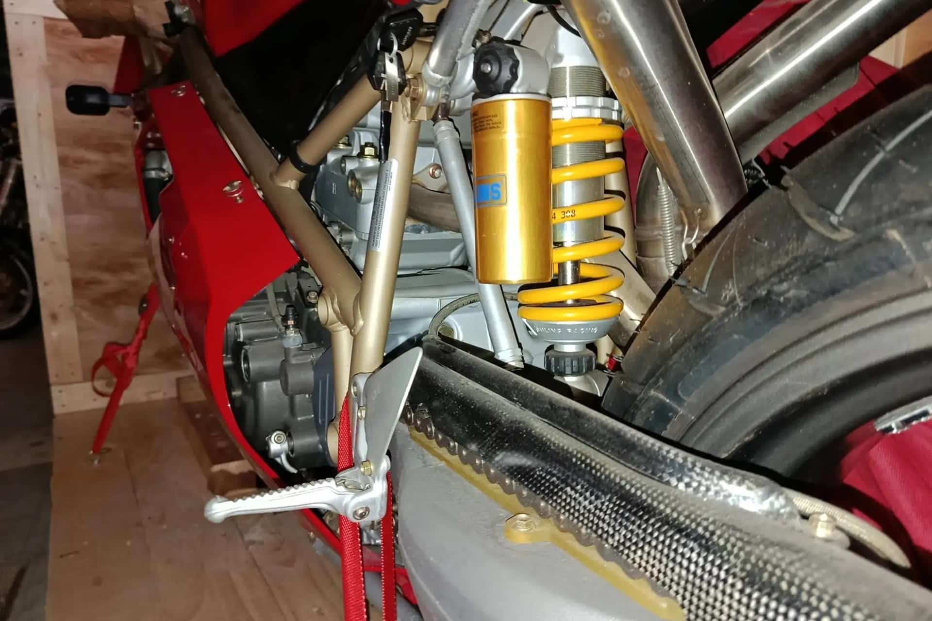 Esta Ducati 996 SPS lleva 26 años metida en su caja esperando a que alguien se decida a pilotarla