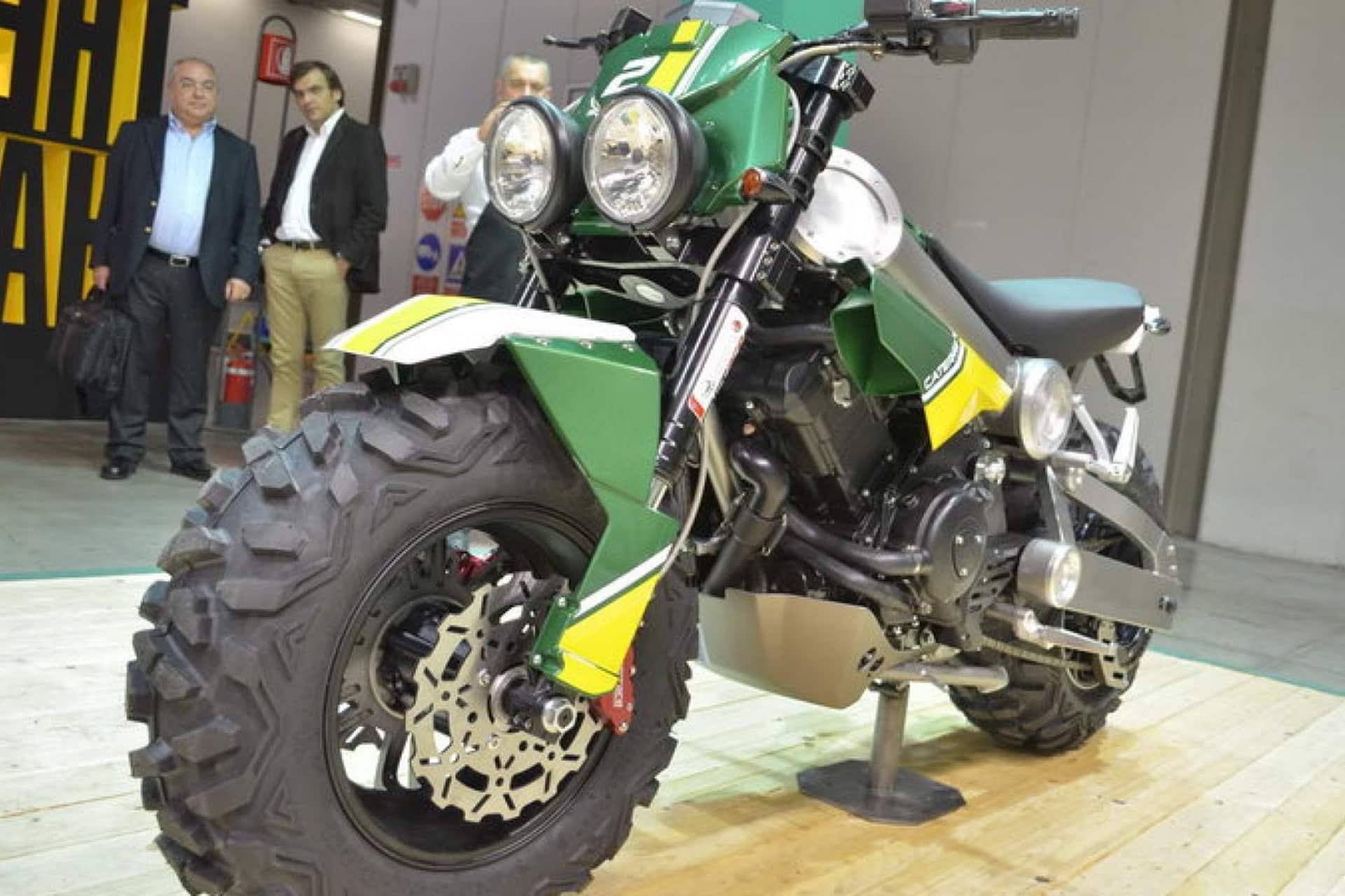 Caterham Brutus 750: De montura Offroad a moto de nieve en solo 4 horas