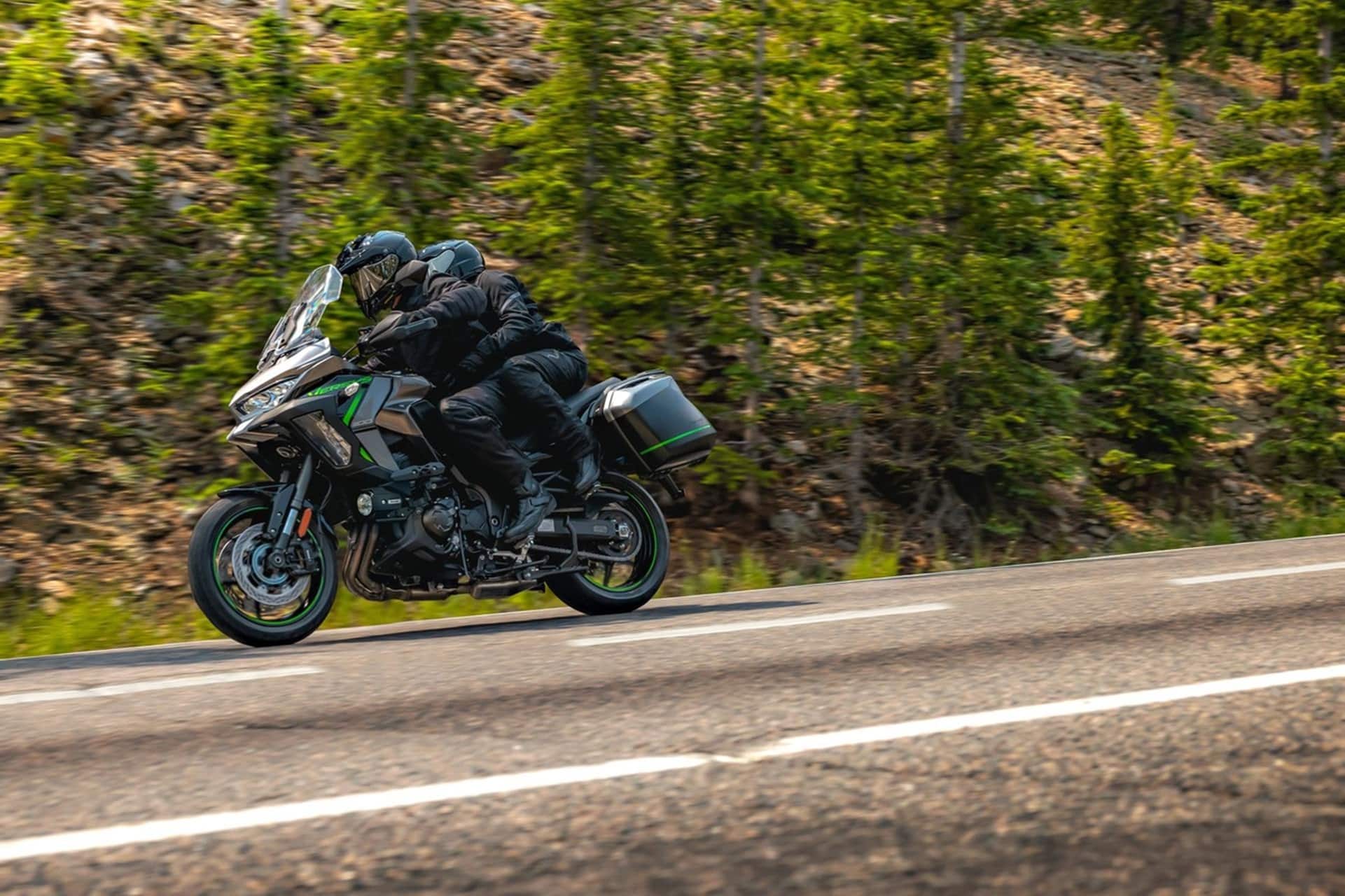 La nueva Versys 1100 se convierte en moto oficial del Tour de Francia 2025