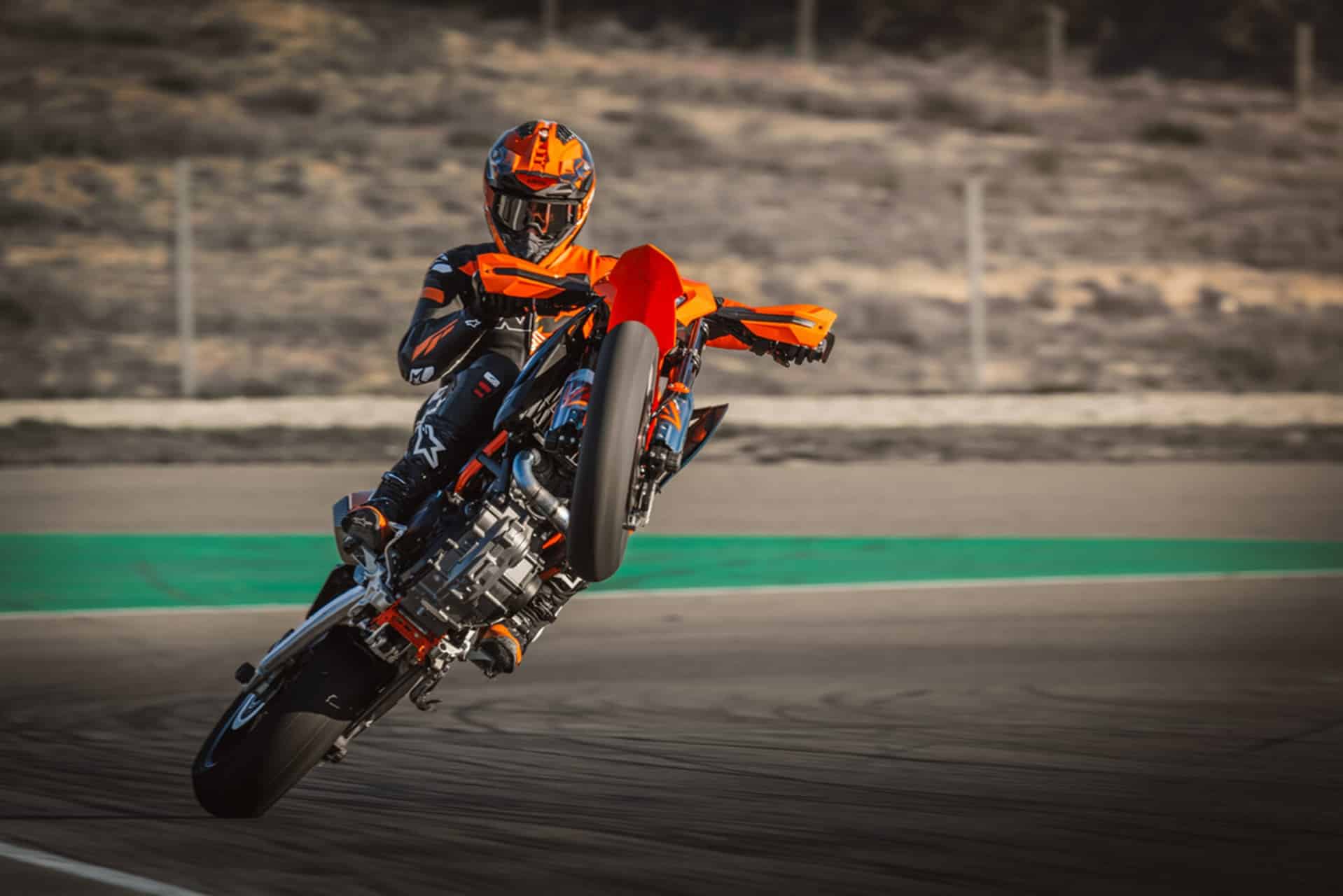 KTM presenta oficialmente sus nuevas 690 Enduro R y 690 SMC R 2026