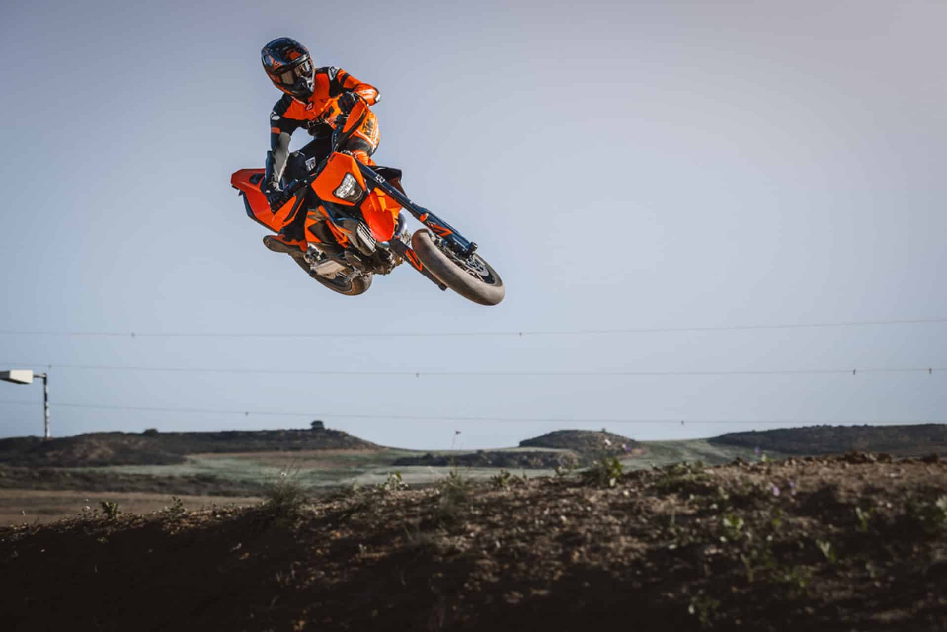 KTM presenta oficialmente sus nuevas 690 Enduro R y 690 SMC R 2026