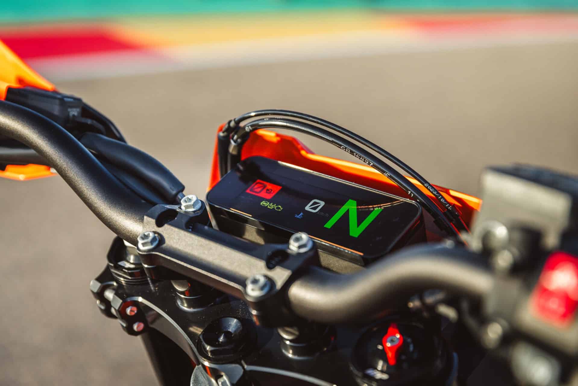 KTM presenta oficialmente sus nuevas 690 Enduro R y 690 SMC R 2026