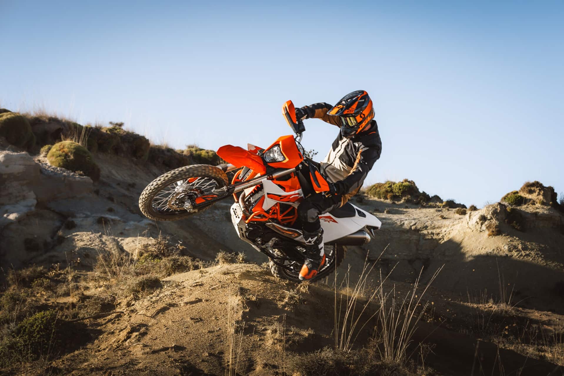 KTM presenta oficialmente sus nuevas 690 Enduro R y 690 SMC R 2026