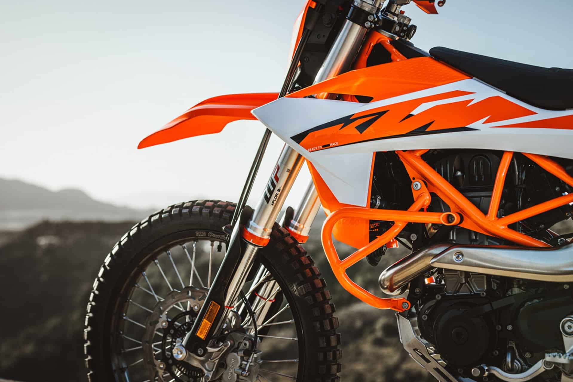 KTM presenta oficialmente sus nuevas 690 Enduro R y 690 SMC R 2026
