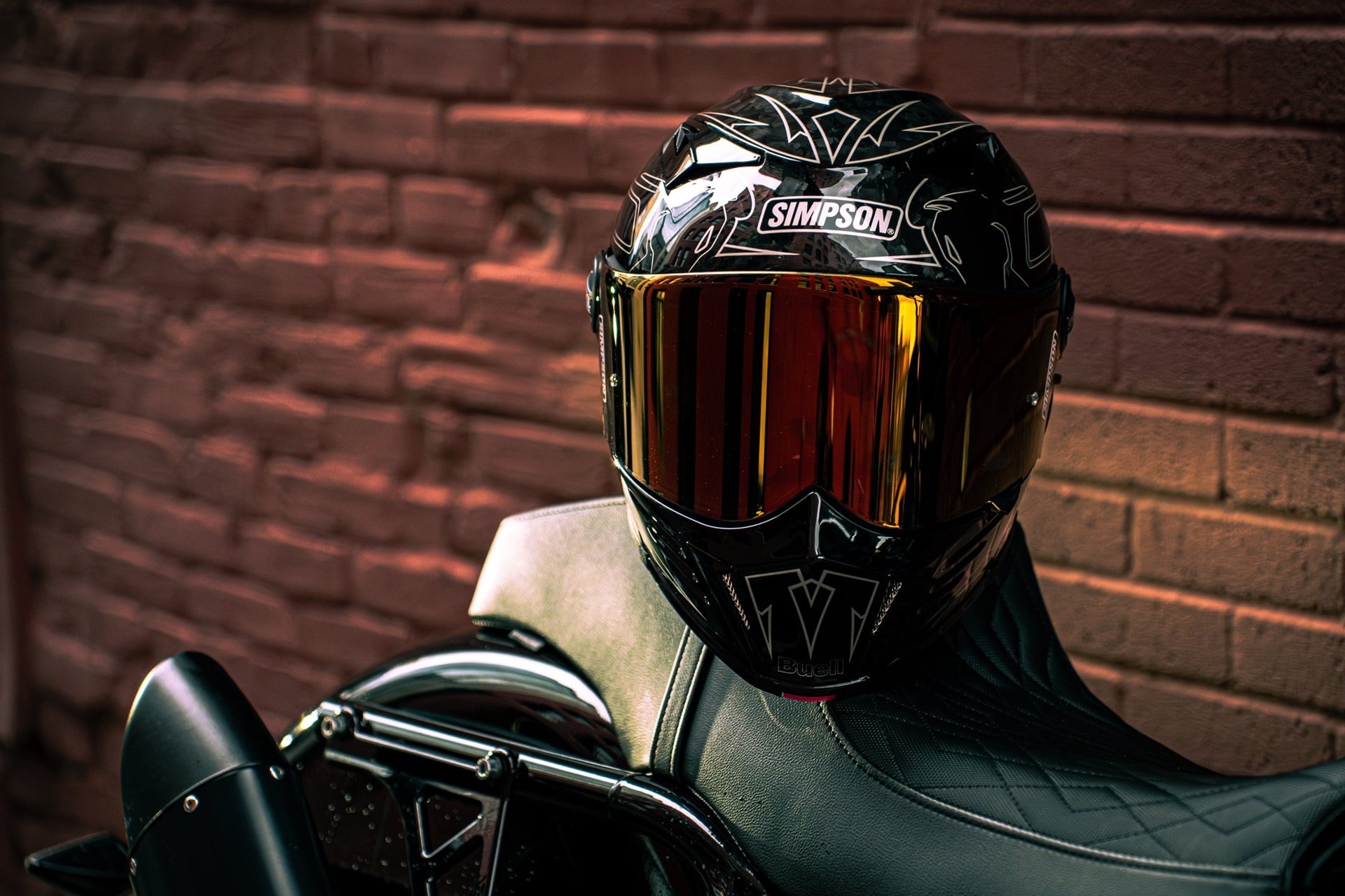 Simpson x Buell: La marca yanqui no solo estrena nueva gama de motocicletas, también su propio modelo de casco