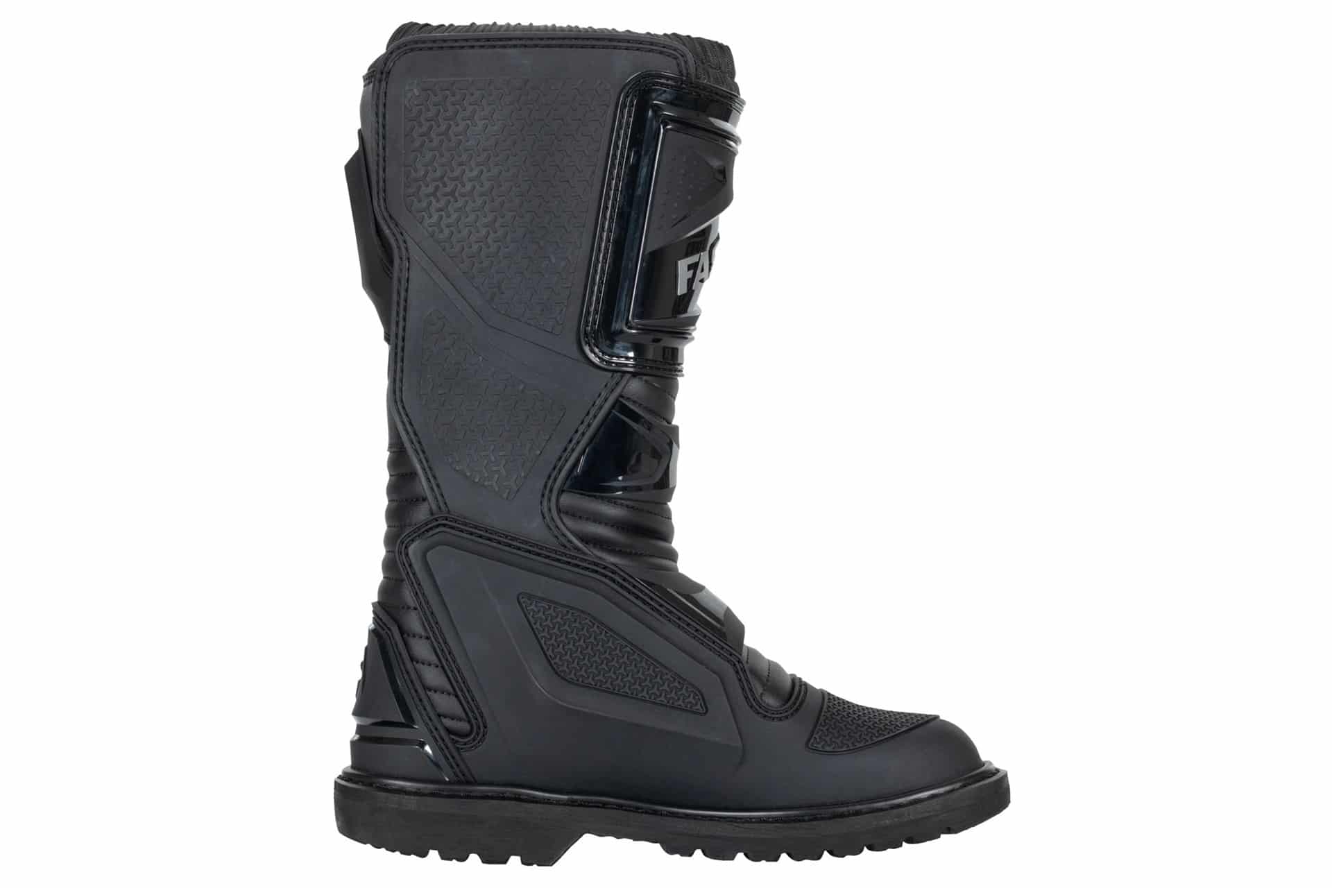 Fastway amplía su catálogo con las nuevas zapatillas S-2401 y botas S-2402