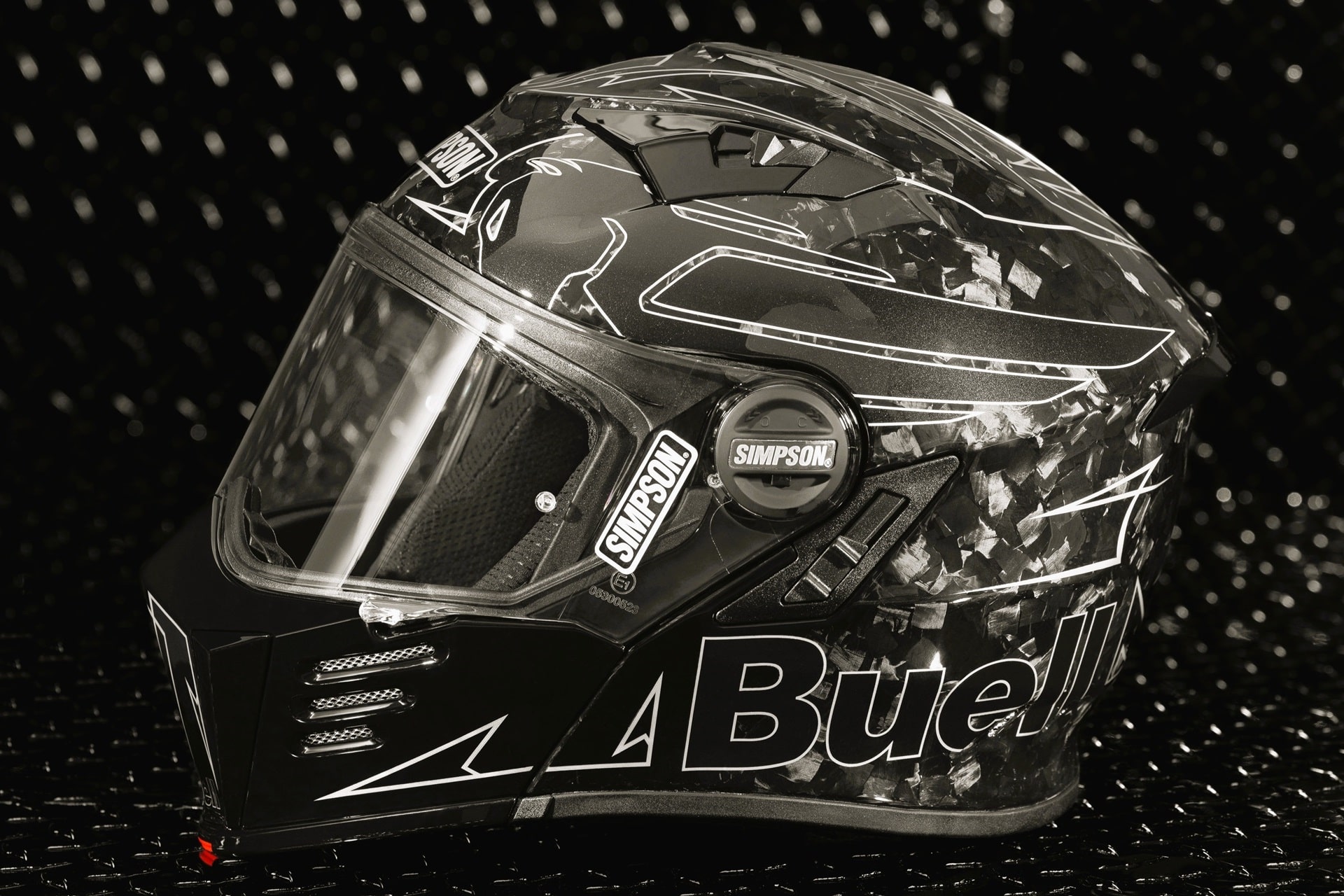 Simpson x Buell: La marca yanqui no solo estrena nueva gama de motocicletas, también su propio modelo de casco