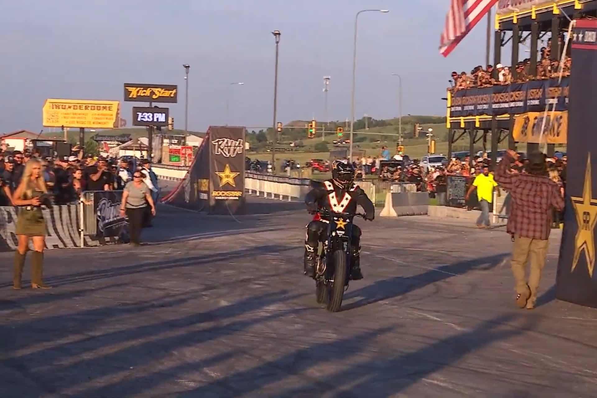 Colby Raha récord mundial de salto Harley-Davidson