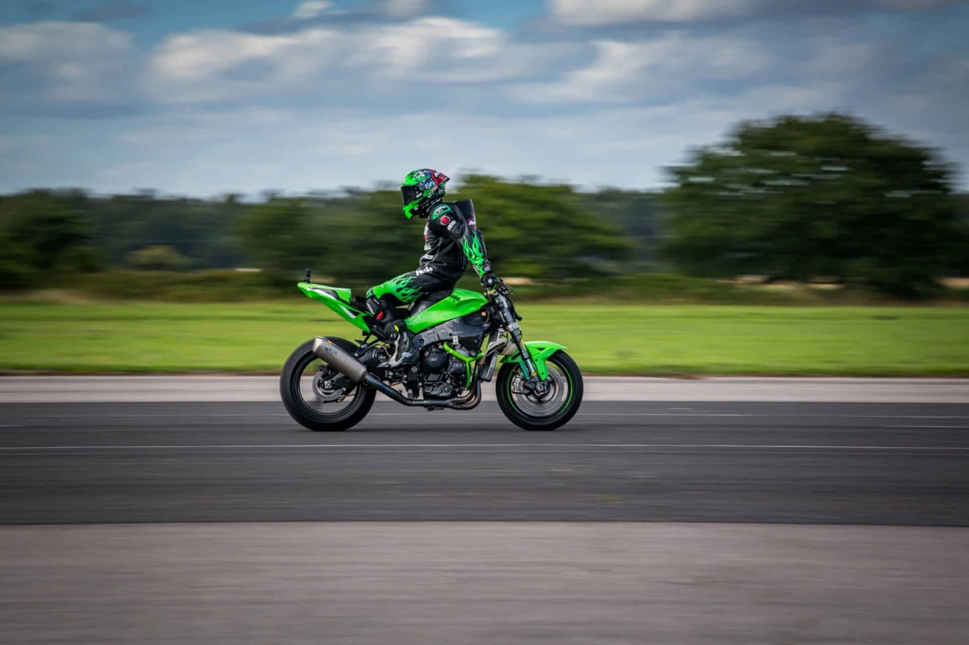 Jonny Davies Kawasaki ZX-10R y récords