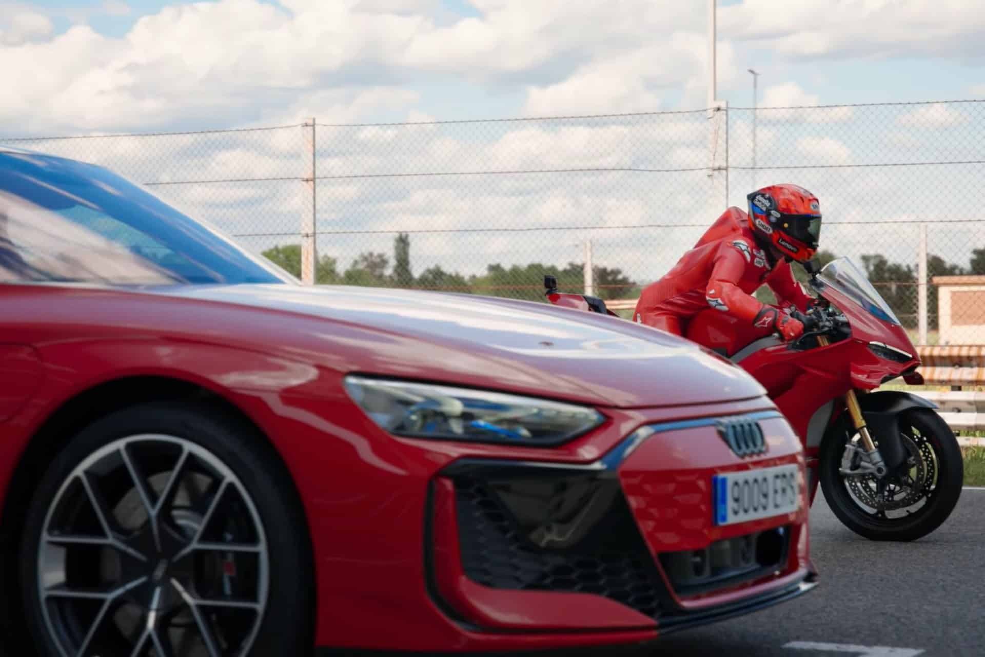 Marc y Alex Márquez Ducati Panigale V4 S y Audi RS e-tron GT