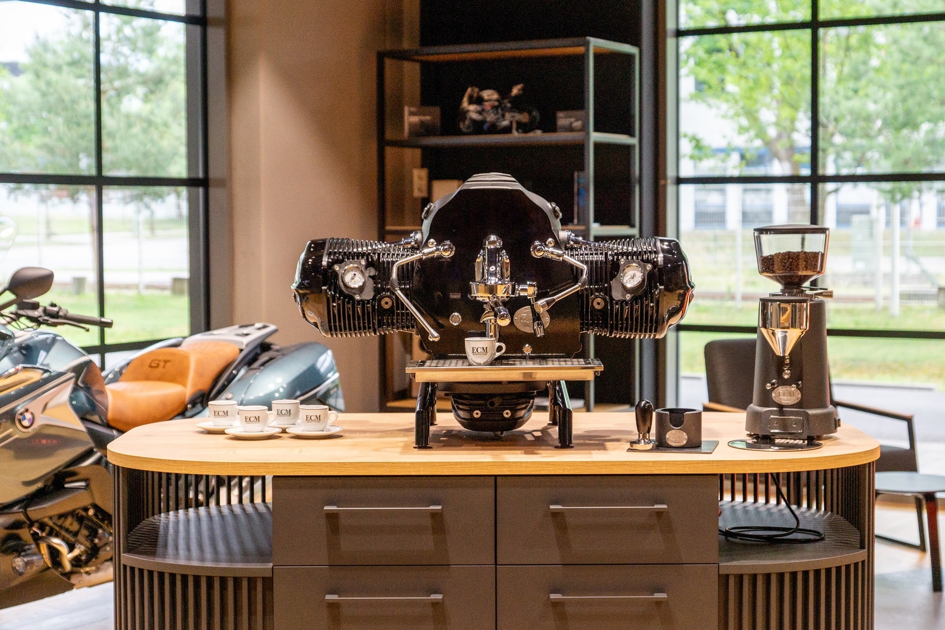 Big Coffee Boxer: La cafetera de diseño destinada a los entusiastas de las motos y amantes del espresso