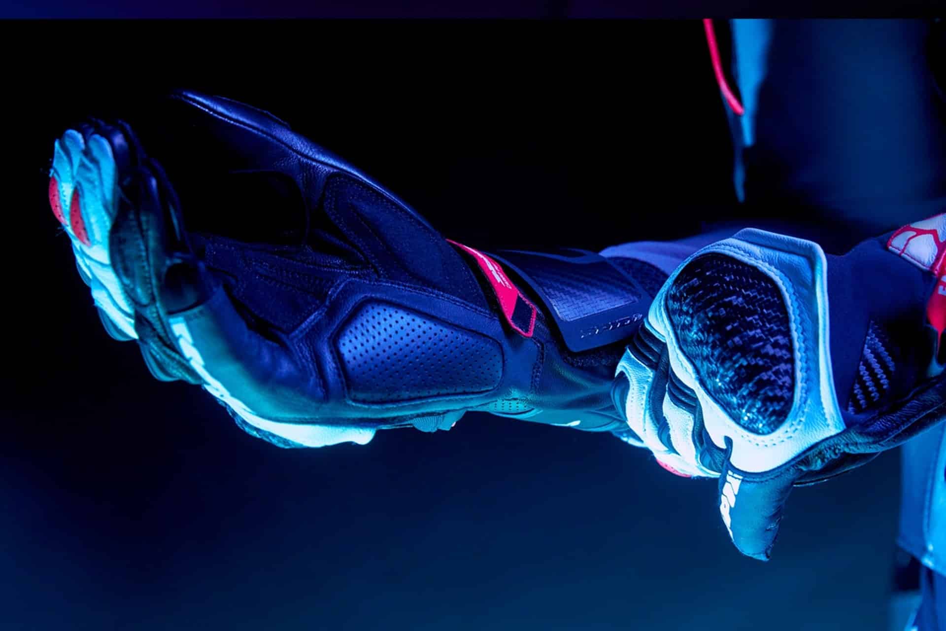Gama de guantes racing SPIDI 2025: Sensaciones de circuito al alcance de todos los motoristas