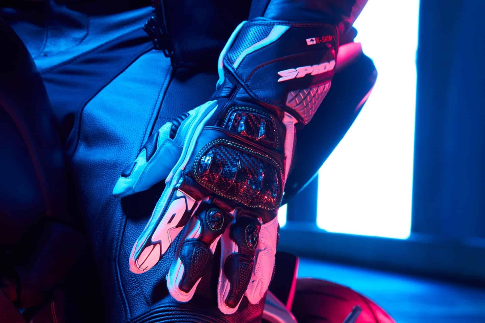 Gama de guantes racing SPIDI 2025: Sensaciones de circuito al alcance de todos los motoristas