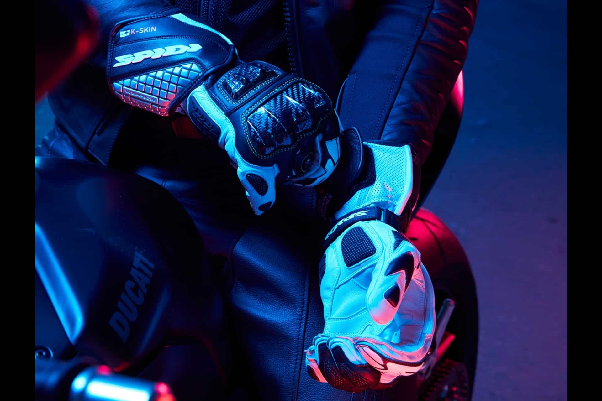 Gama de guantes racing SPIDI 2025: Sensaciones de circuito al alcance de todos los motoristas