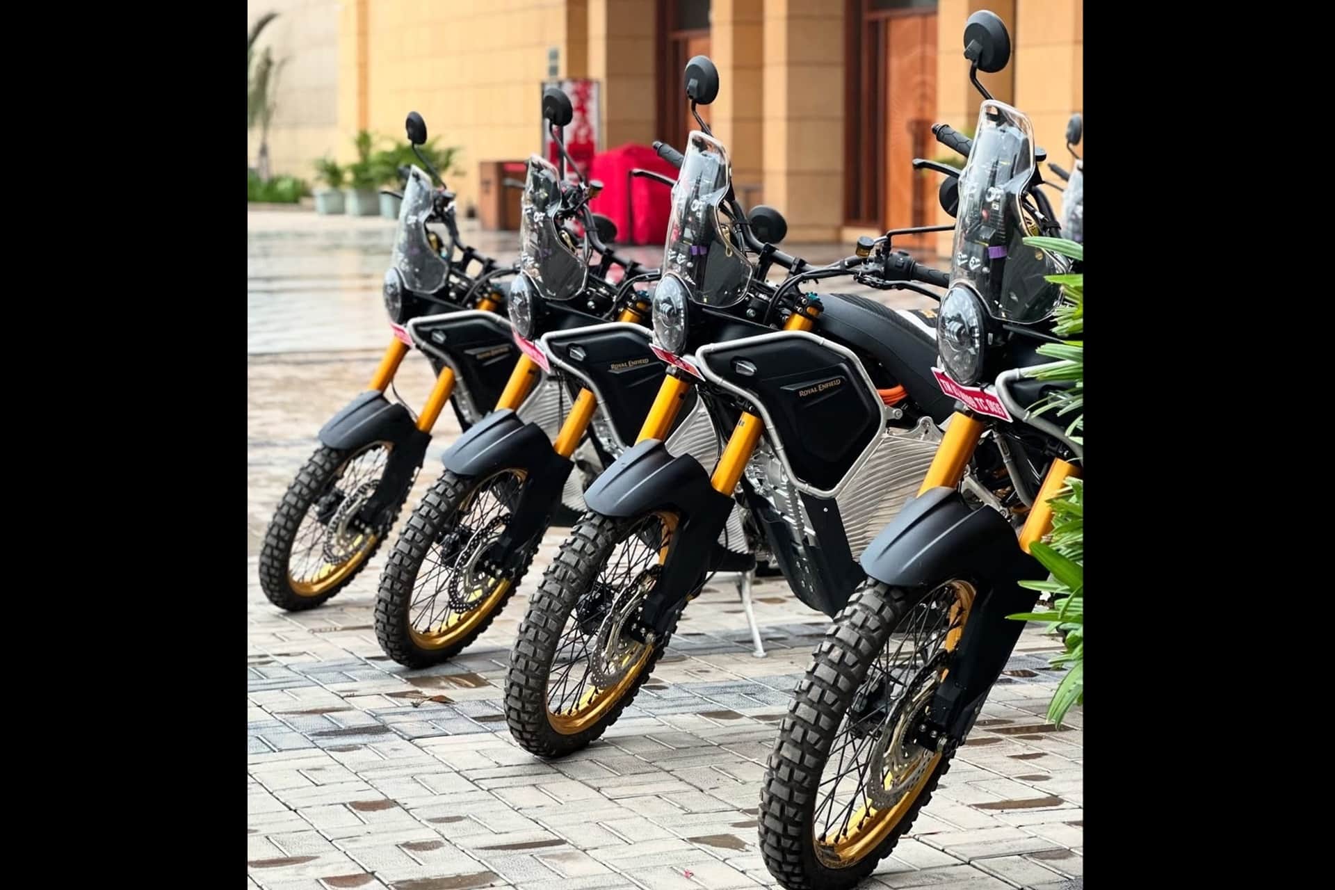 La futura Himalayan Electric se deja ver en su versión final más detallada hasta la fecha