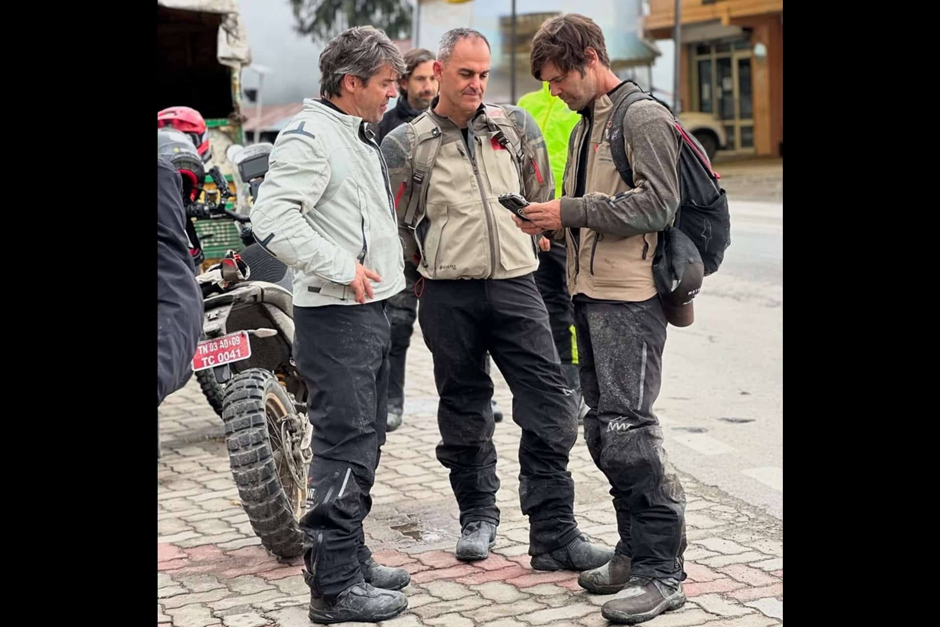 La futura Himalayan Electric se deja ver en su versión final más detallada hasta la fecha
