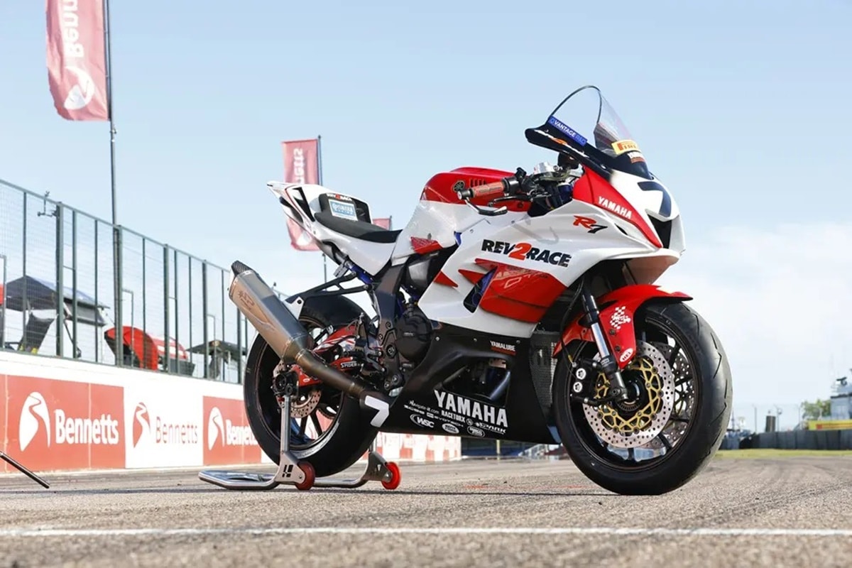 YZF R7 del Rev2Race Team: Los icónicos colores 70 Aniversario de Yamaha regresan a la competición