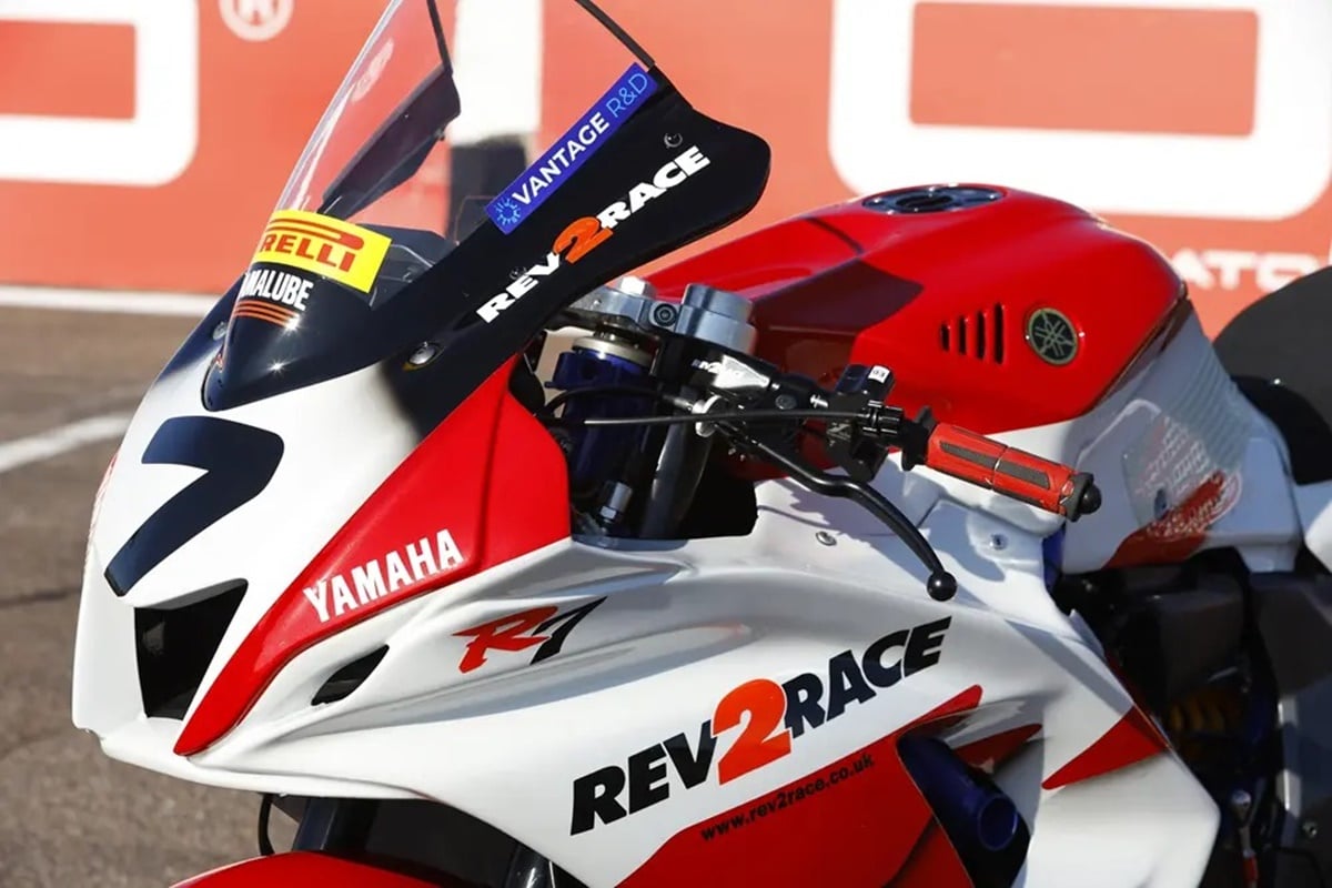 YZF R7 del Rev2Race Team: Los icónicos colores 70 Aniversario de Yamaha regresan a la competición