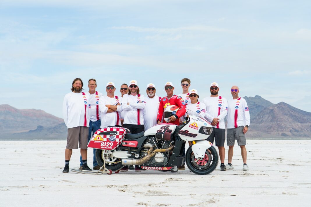 Tyler O'Hara a bordo de la Indian Challenger establece un nuevo récord de velocidad en las Salinas de Bonneville