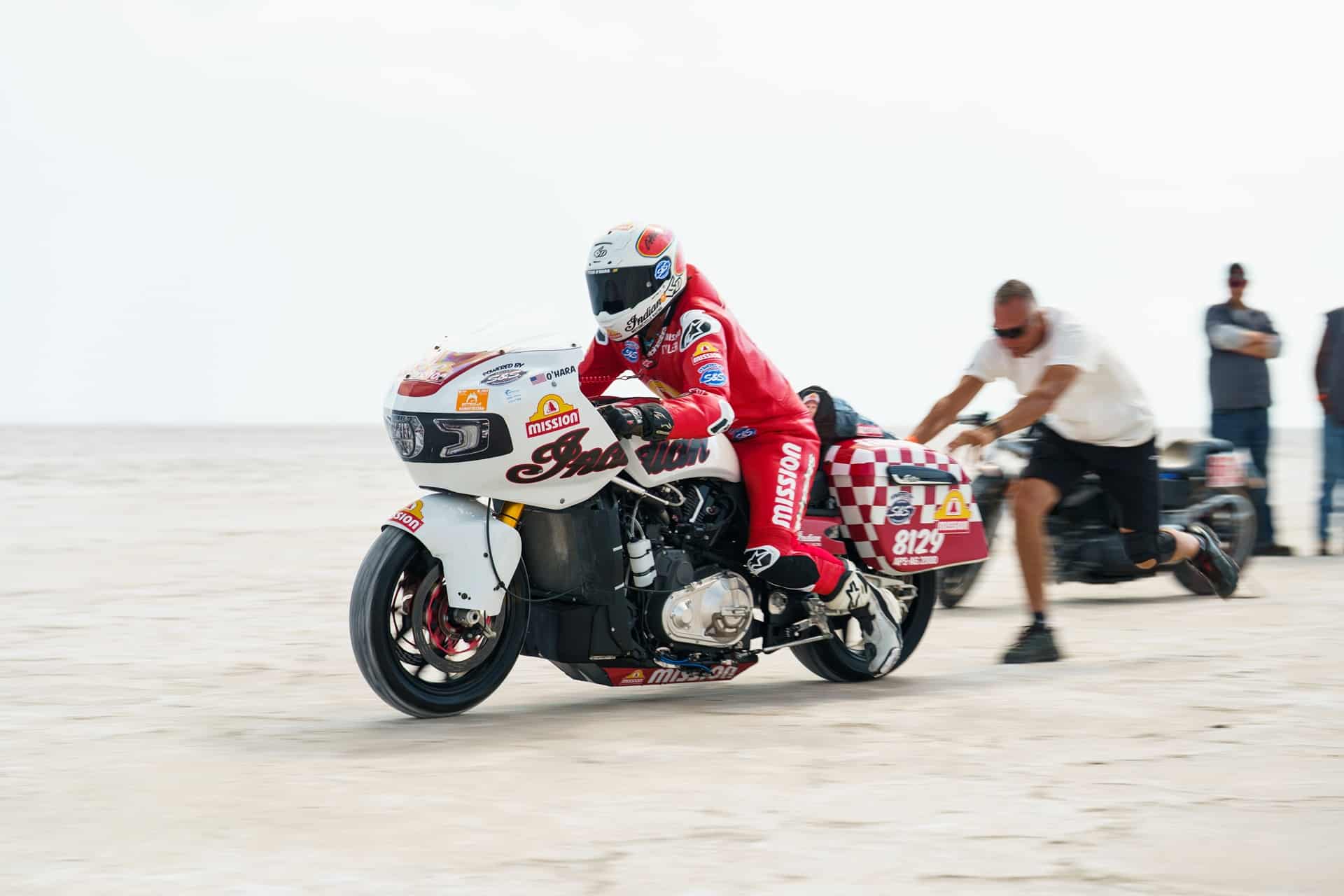 Tyler O'Hara a bordo de la Indian Challenger establece un nuevo récord de velocidad en las Salinas de Bonneville