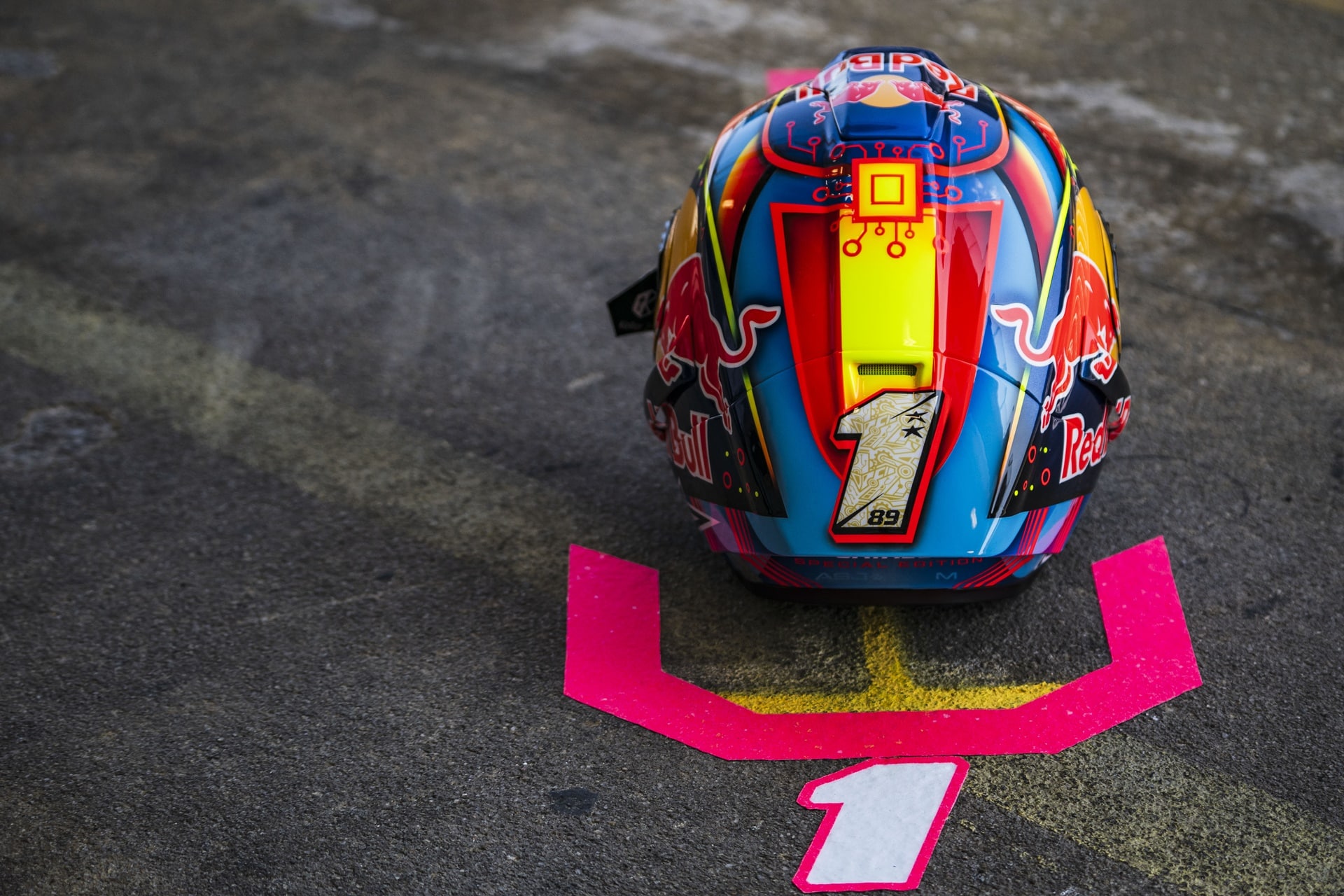 Jorge Martín luce con motivo del GP de Cataluña un casco diseñado por jugadores del videojuego MotoGP 25