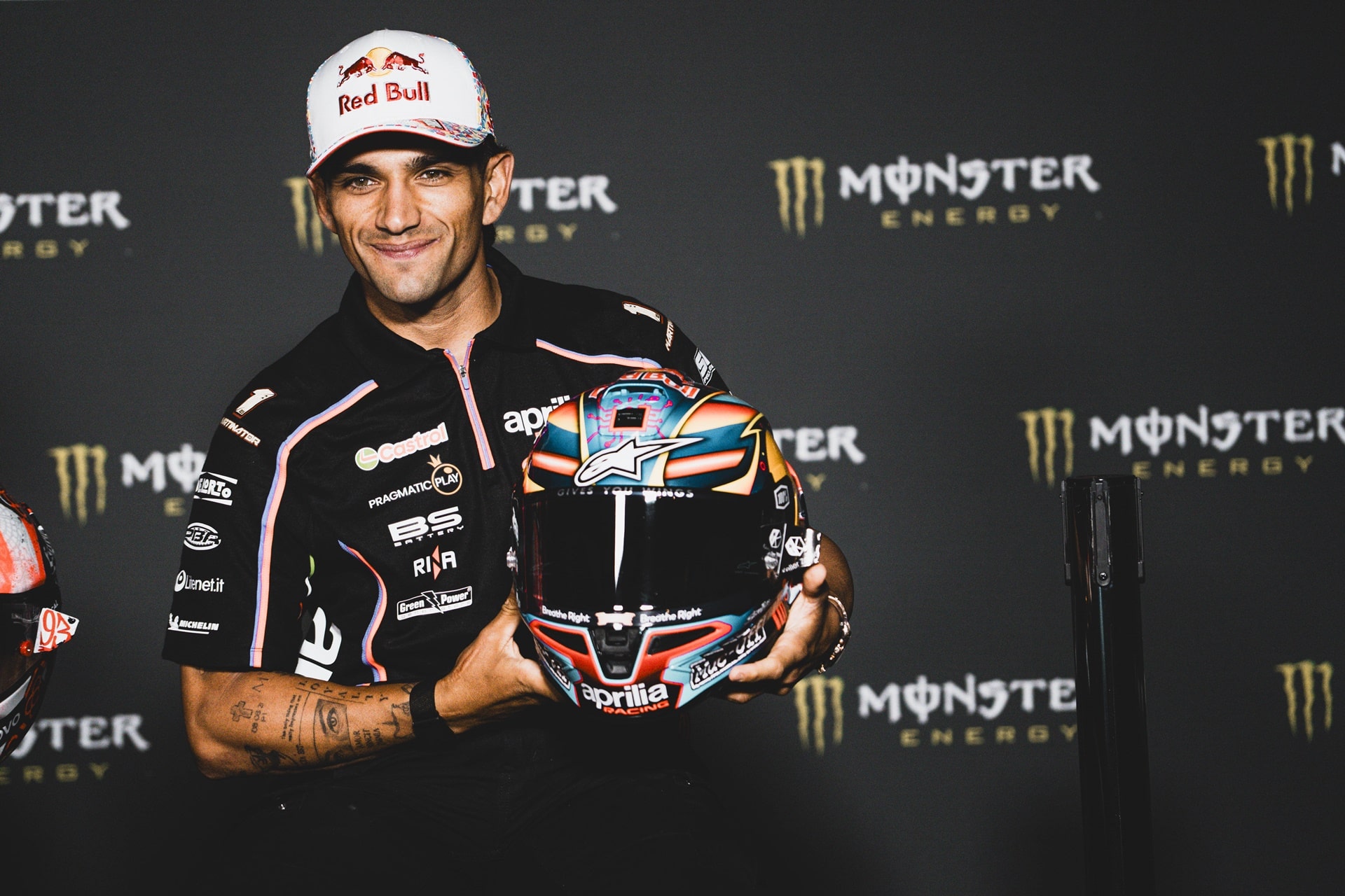 Jorge Martín luce con motivo del GP de Cataluña un casco diseñado por jugadores del videojuego MotoGP 25